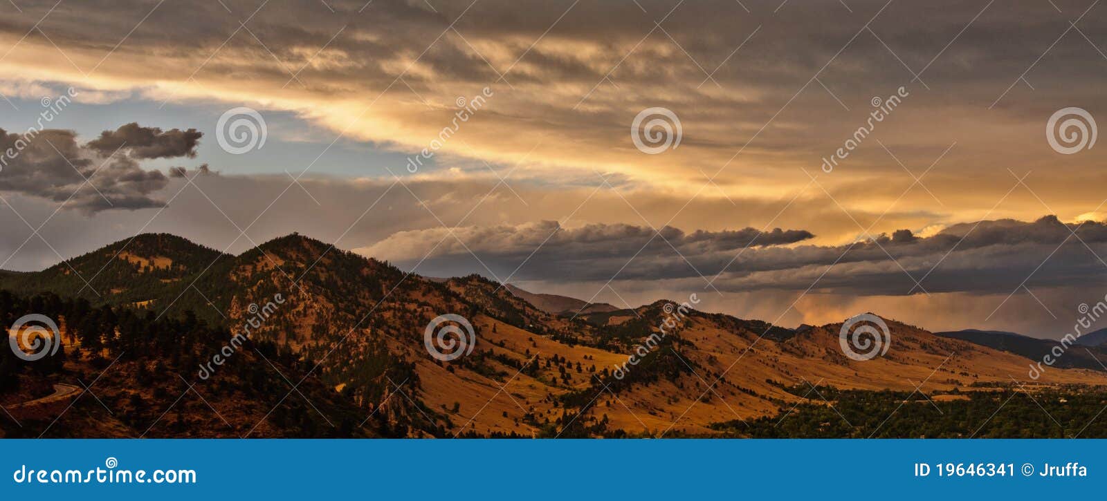 boulder colorado mountain range panorama