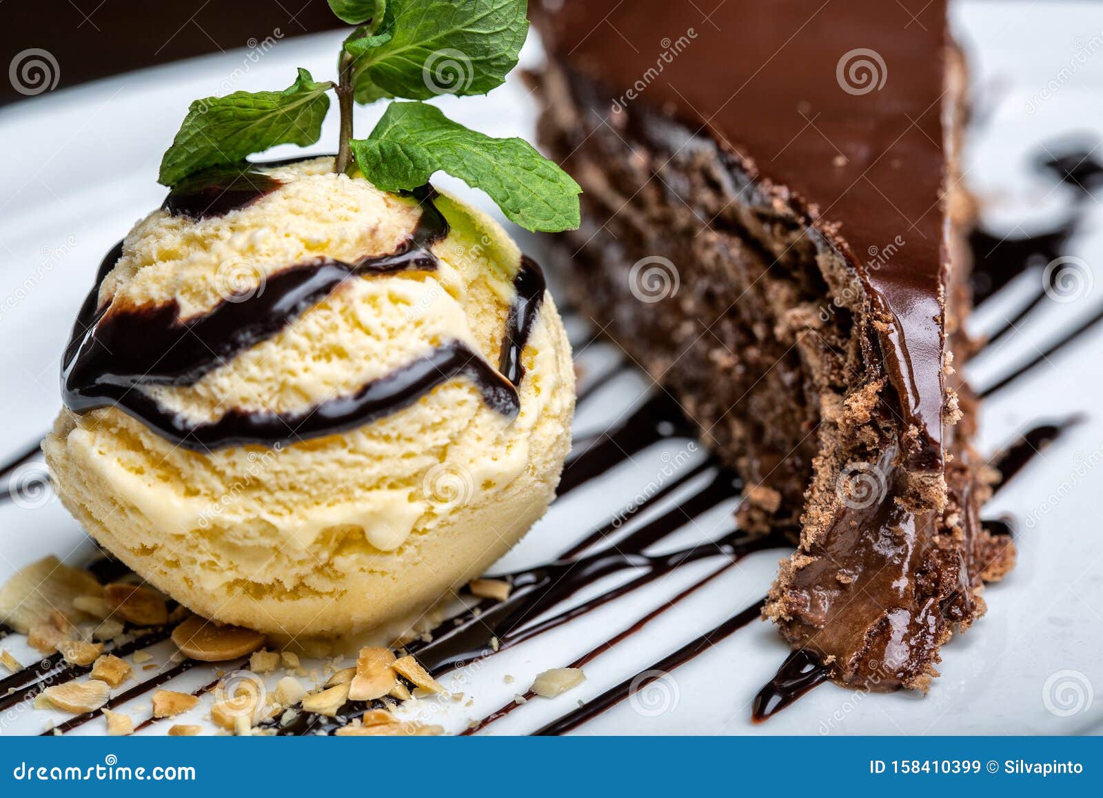 Boule De Creme Glacee Jaune Avec Garniture Au Chocolat Et Tranche De Gateau Au Chocolat Formulation D Un Dessert Gourmet Image Stock Image Du Givrage Boulangerie Boule De Creme Glacee Jaune Avec Garniture Au Chocolat Et Tranche De Gateau Au Chocolat Formulation D Un Dessert Gourmet Image Stock Image Du Givrage Boulangerie