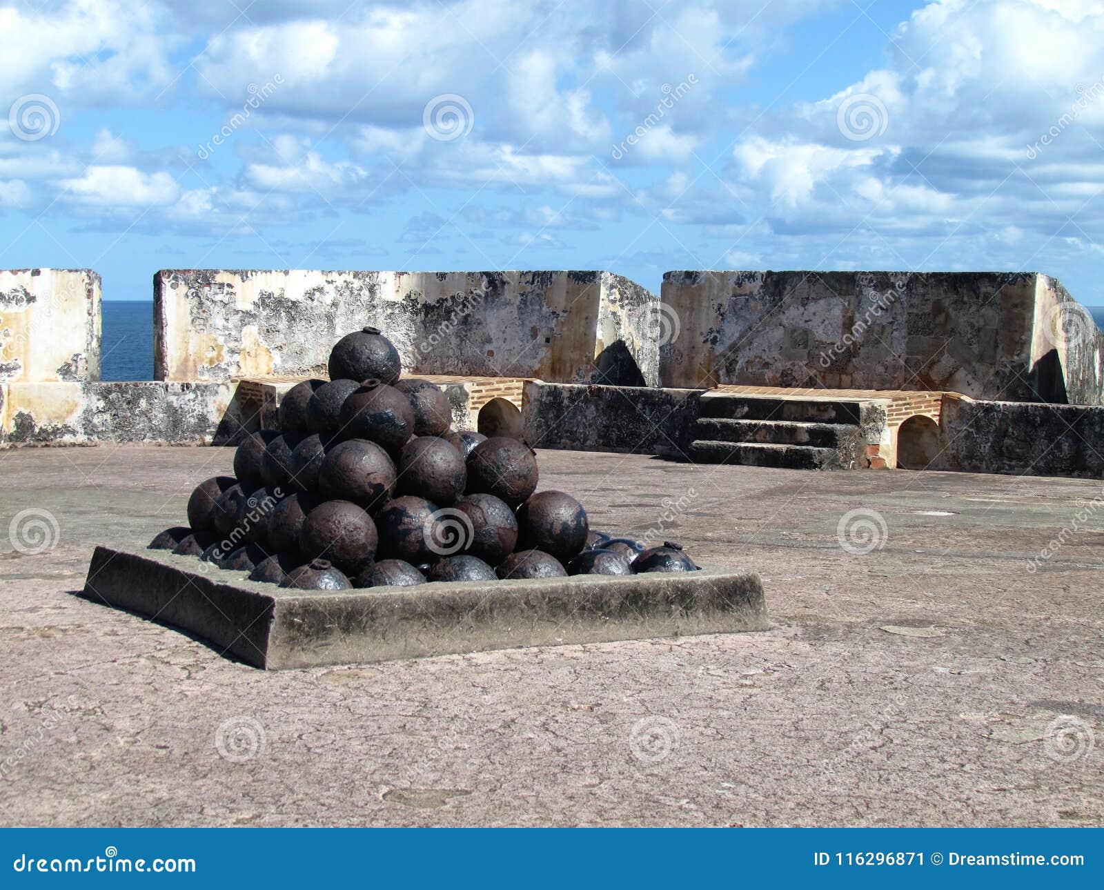 Boules de canon - fort San Cristobal - San Juan Puerto Rico. Le fort a été construit par l'Espagne pour se protéger contre des attaques basées sur la propriété terrienne sur la ville de San Juan