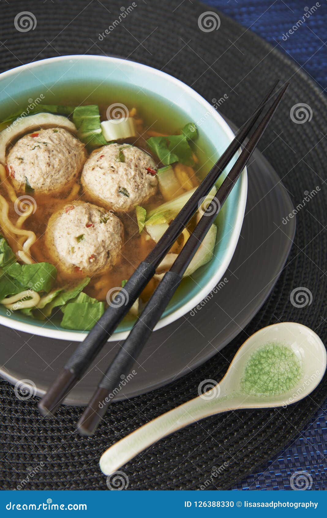 Boulettes De Viande En Bouillon De Nouille Photo stock Image du