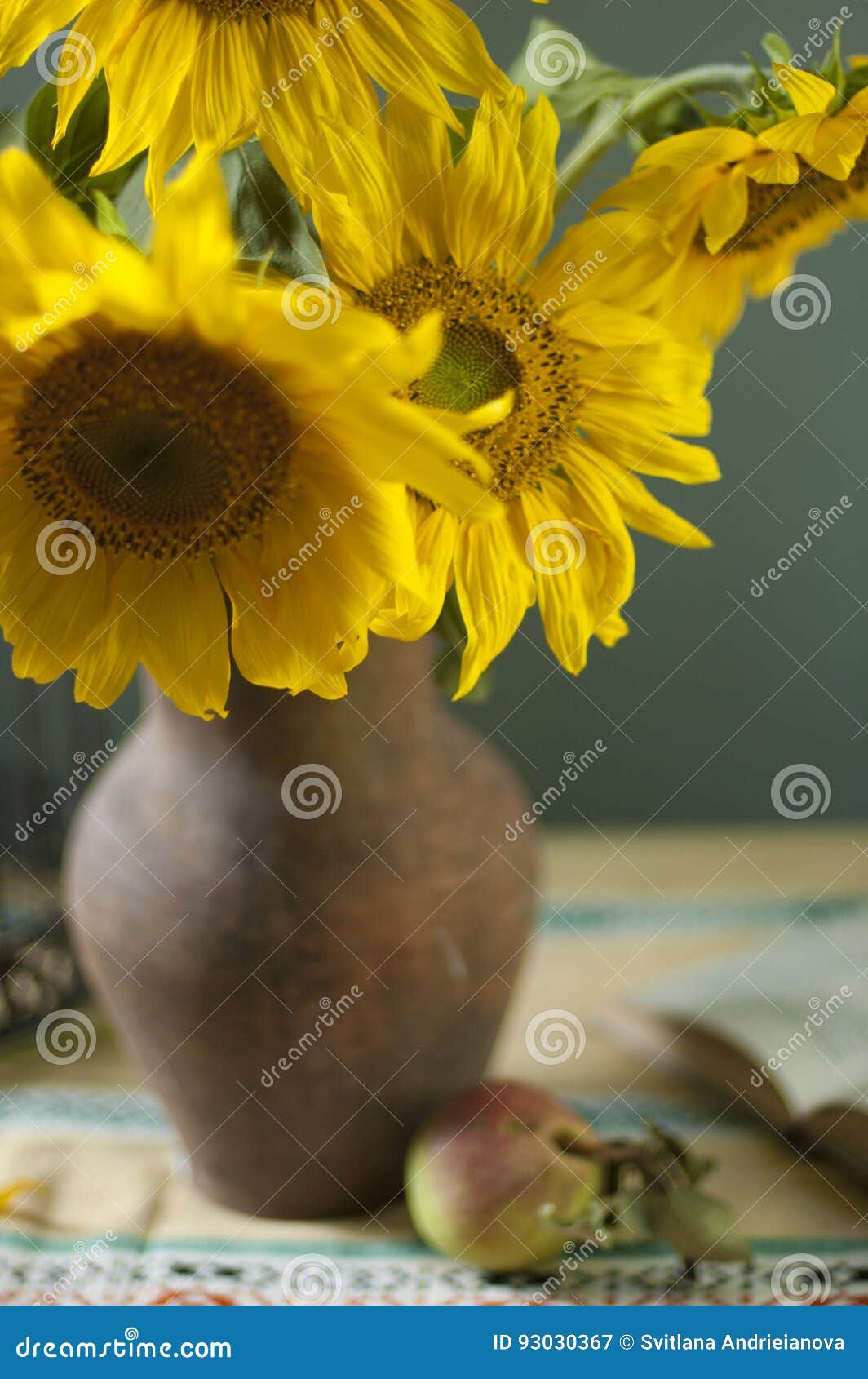 Bouquet of Beautiful Sunflowers in a Vase Stock Image Image of