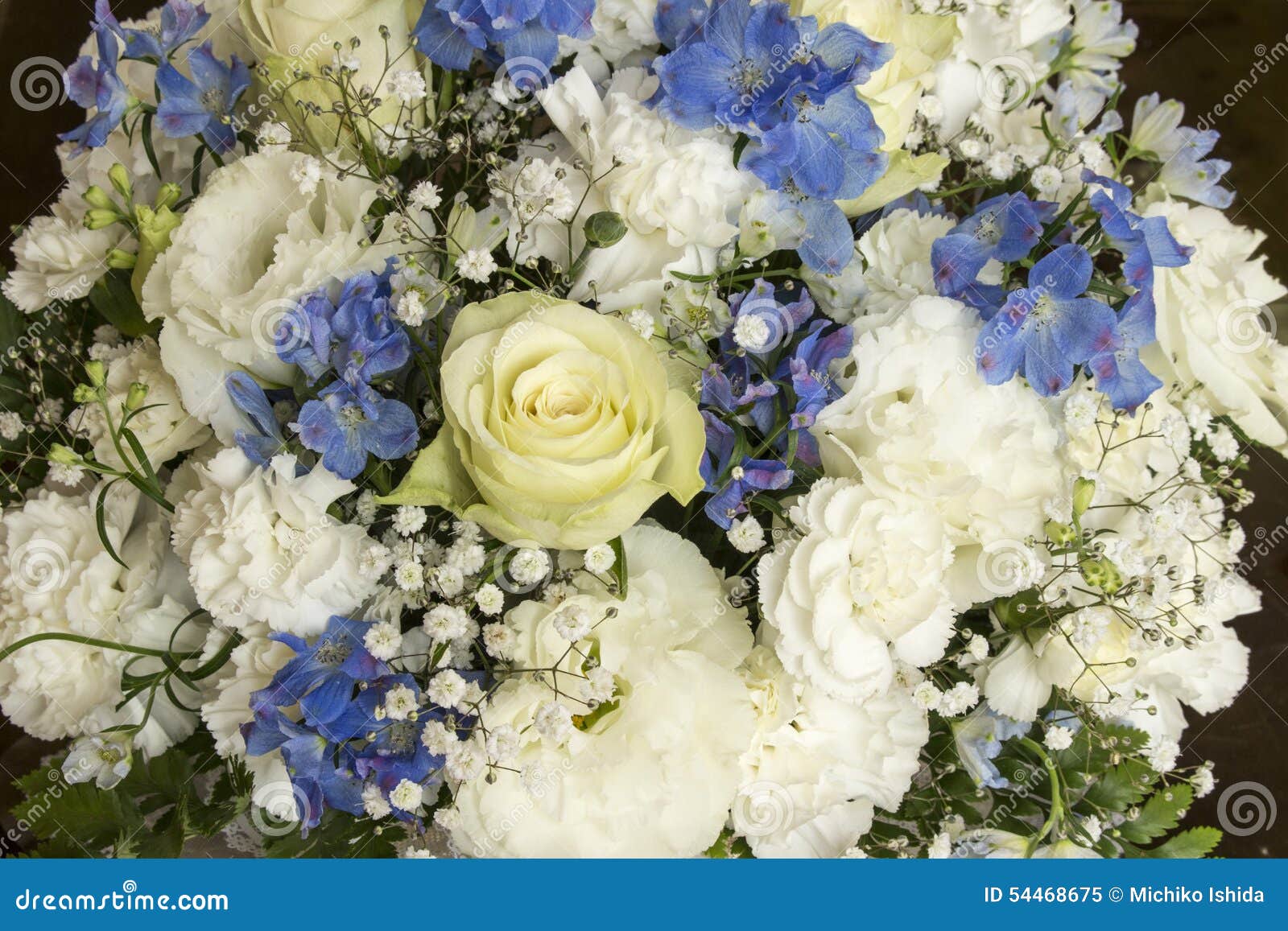 Bouquet Blanc Et Bleu De Fleur Image stock - Image du assez, décoration:  54468675