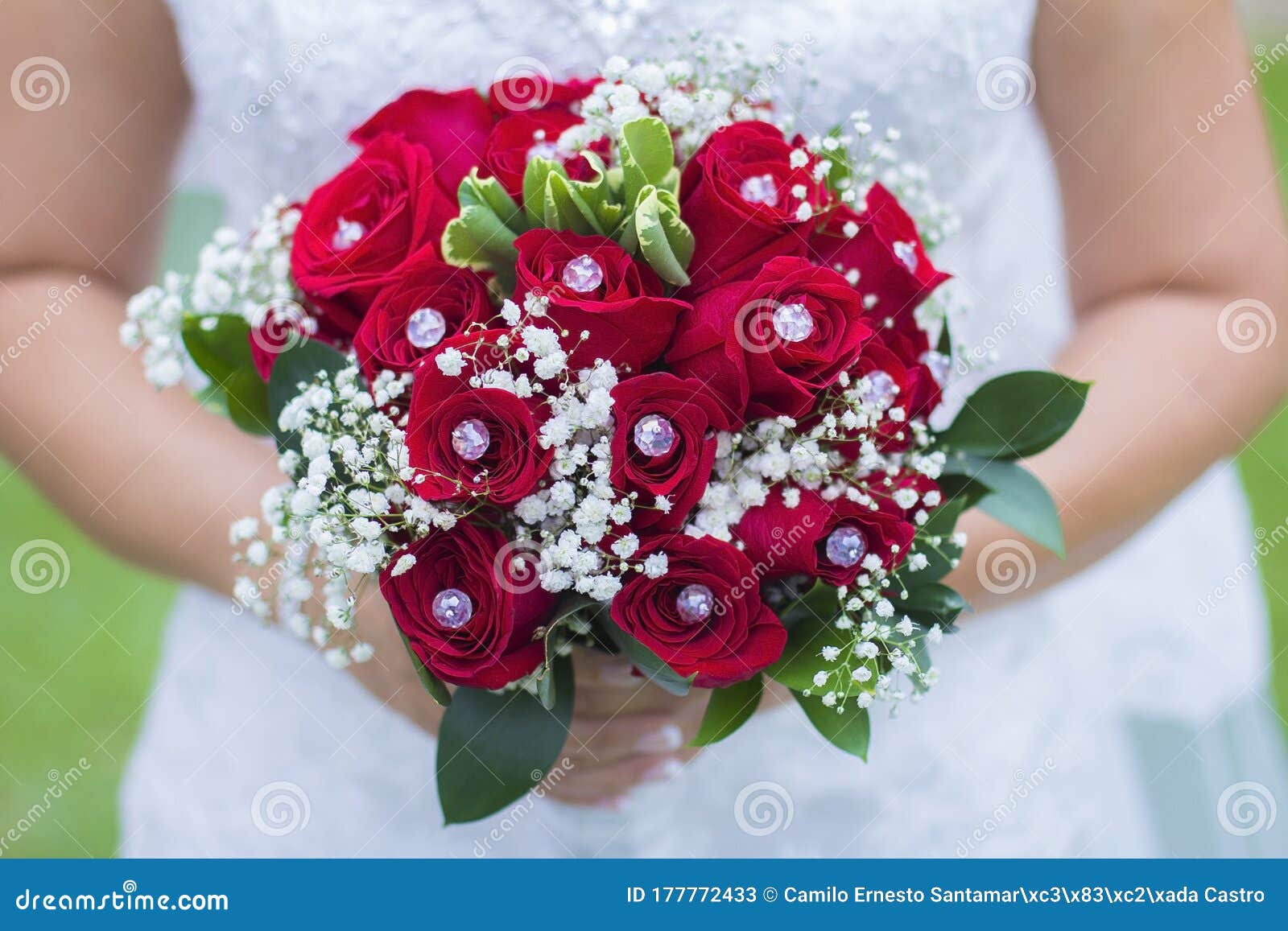 Bouquet De Casamento Vermelho Clássico Com Rosas Vermelhas Imagem de Stock  - Imagem de evento, flor: 177772433