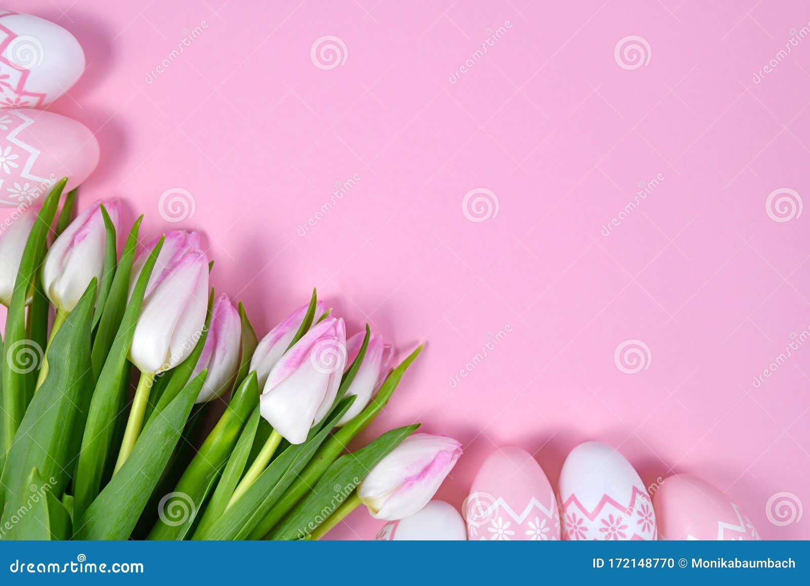 Bouquet De Flores Blancas De Tulipanes Y Bonitos Huevos De Pascua En Un  Rincón De Fondo Rosa Claro Con Espacio De Copia En Blanco Foto de archivo -  Imagen de flor, vida: