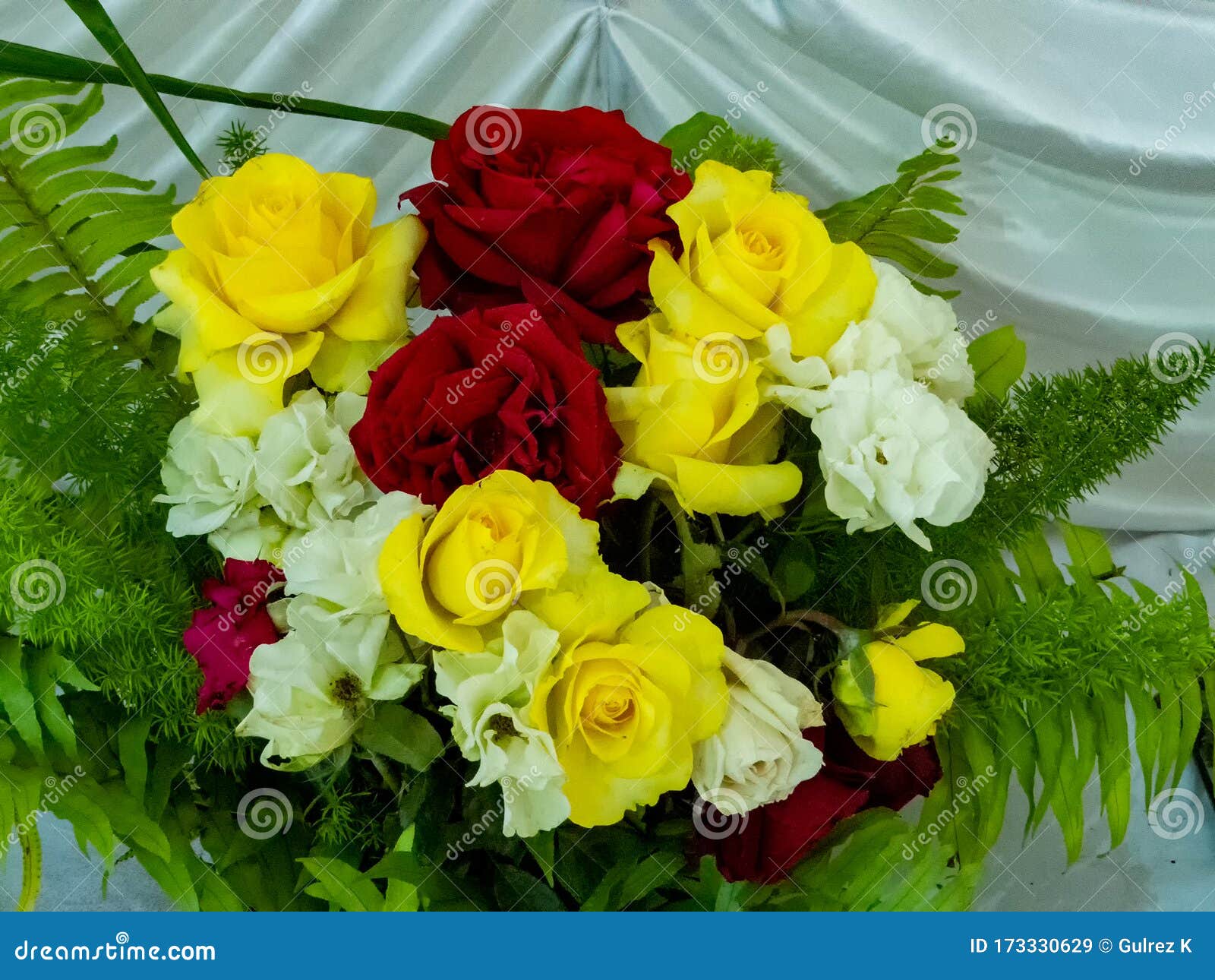 Bouquet De Flores De Natal De Rosas Imagem de Stock - Imagem de bonito,  planta: 173330629