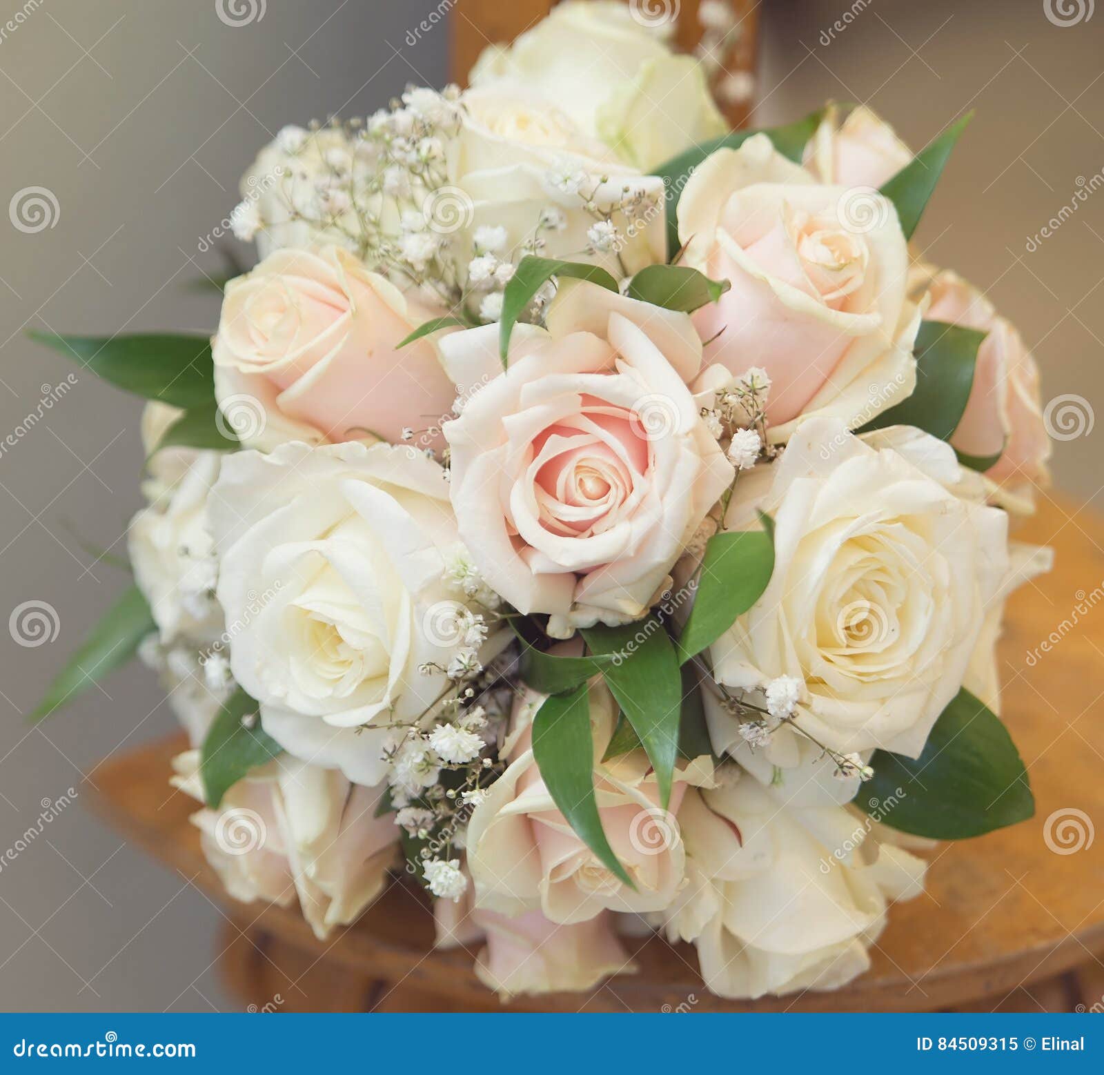 Bouquet De Mariage Avec Les Roses Blanches Et Beiges, Nature Image stock -  Image du amour, rose: 84509315