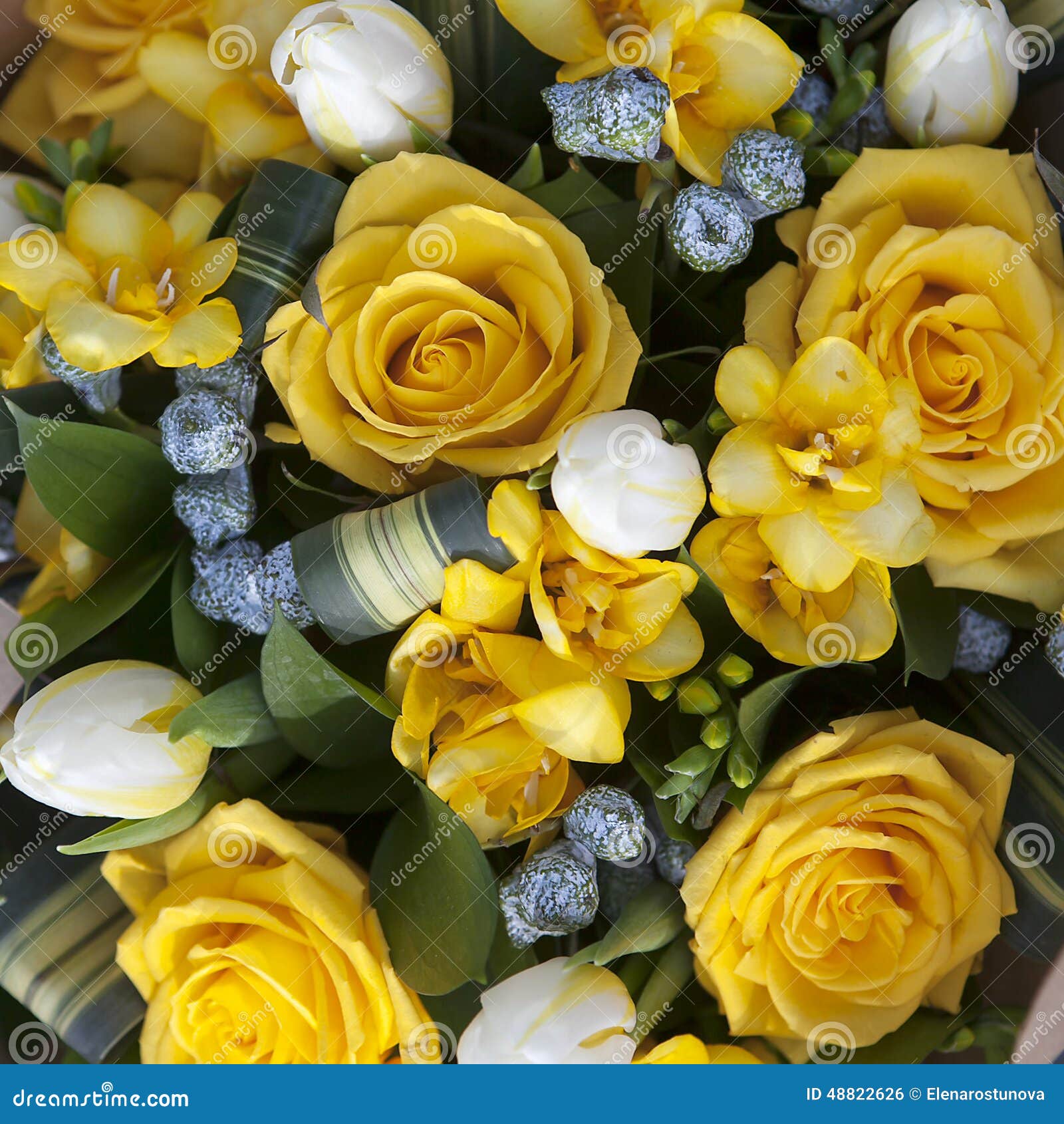 Bouquet De Mariage Des Fleurs Jaunes Photo stock - Image du vacances,  pourpré: 48822626