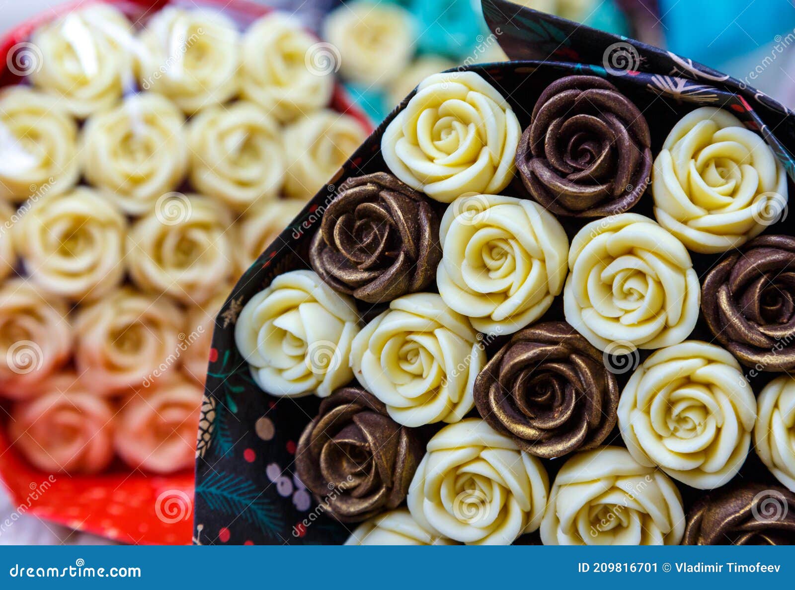 Bouquet De Rosas Coloridas De Chocolate Profundidade Aproximada Do Borrão De  Campo. Imagem de Stock - Imagem de incluido, grupo: 209816701