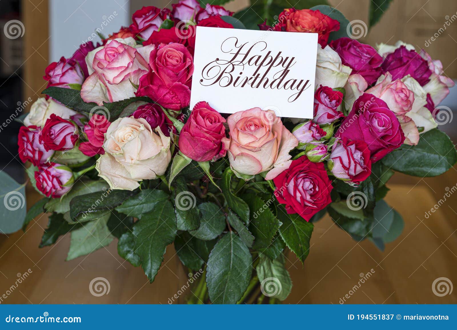 Bouquet De Rose Rouge Et De Roses Jaunes Avec La Carte Joyeux Anniversaire Modele De Carte D Anniversaire Image Stock Image Du Enveloppe Anniversaire Bouquet De Rose Rouge Et De Roses Jaunes Avec La Carte Joyeux Anniversaire Modele De Carte D Anniversaire Image Stock Image Du Enveloppe Anniversaire