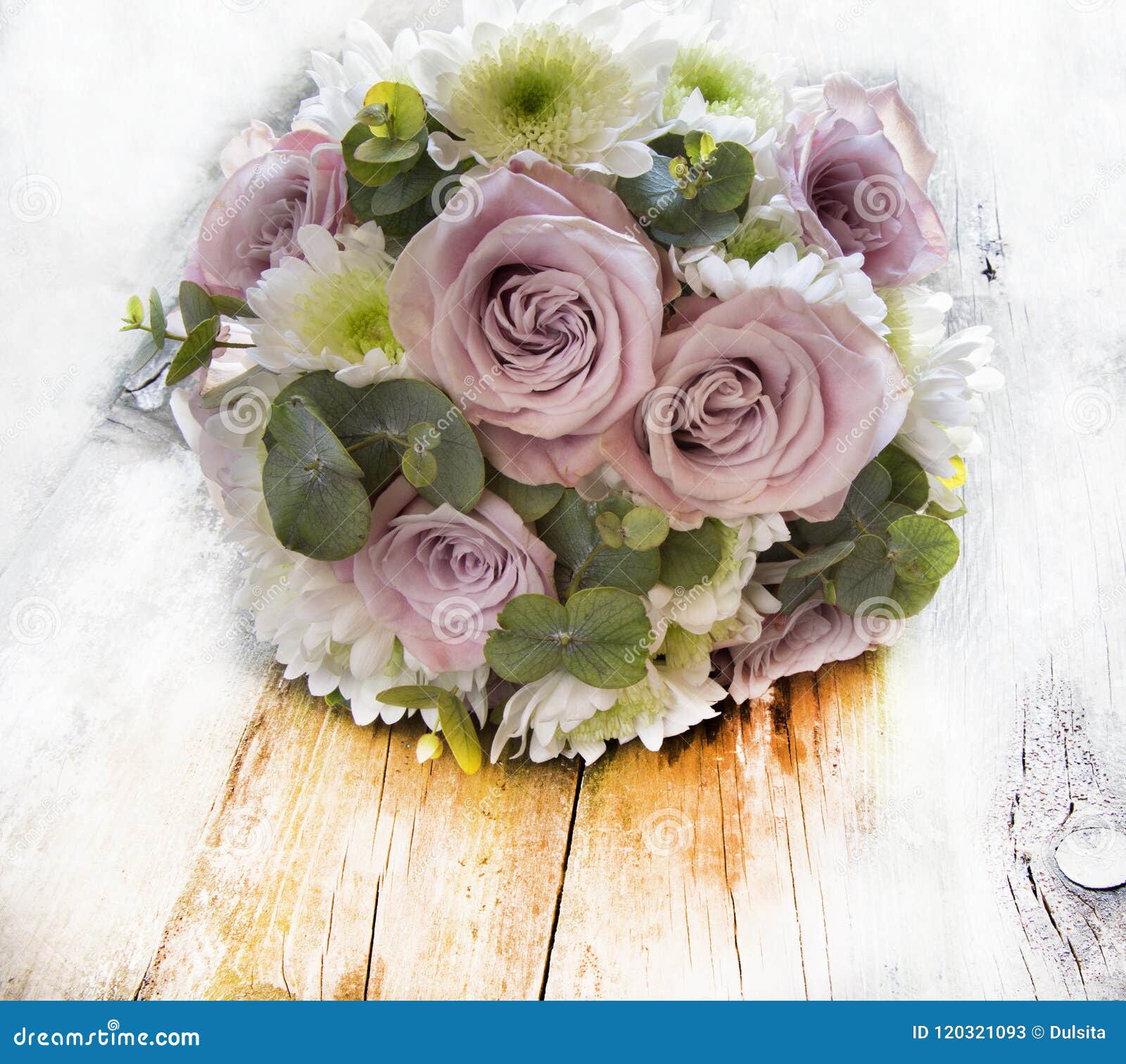 Bouquet Des Fleurs Naturelles Avec Des Roses Image stock - Image du frais,  nature: 120321093