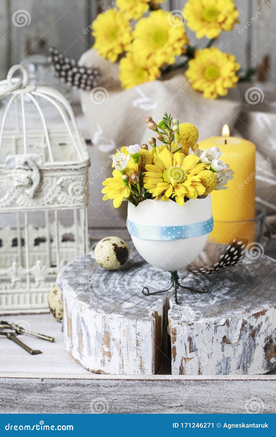 Easter candle with Spring Flowers Easter table decor. Narcissus flowers candle