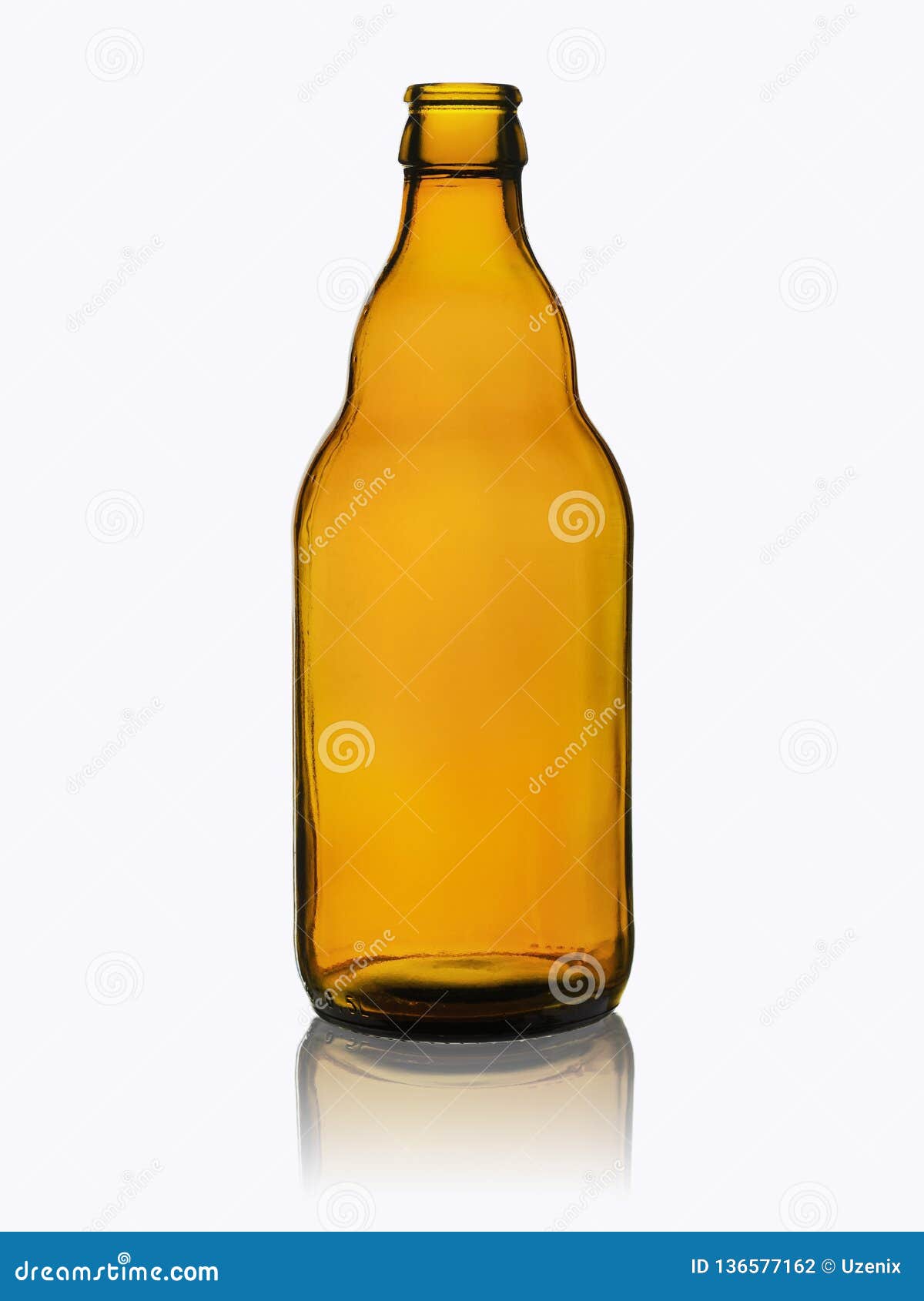 https://thumbs.dreamstime.com/z/bouteille-%C3%A0-bi%C3%A8re-vide-de-verre-fonc%C3%A9-sans-couverture-avec-la-r%C3%A9flexion-d-isolement-sur-un-fond-blanc-136577162.jpg