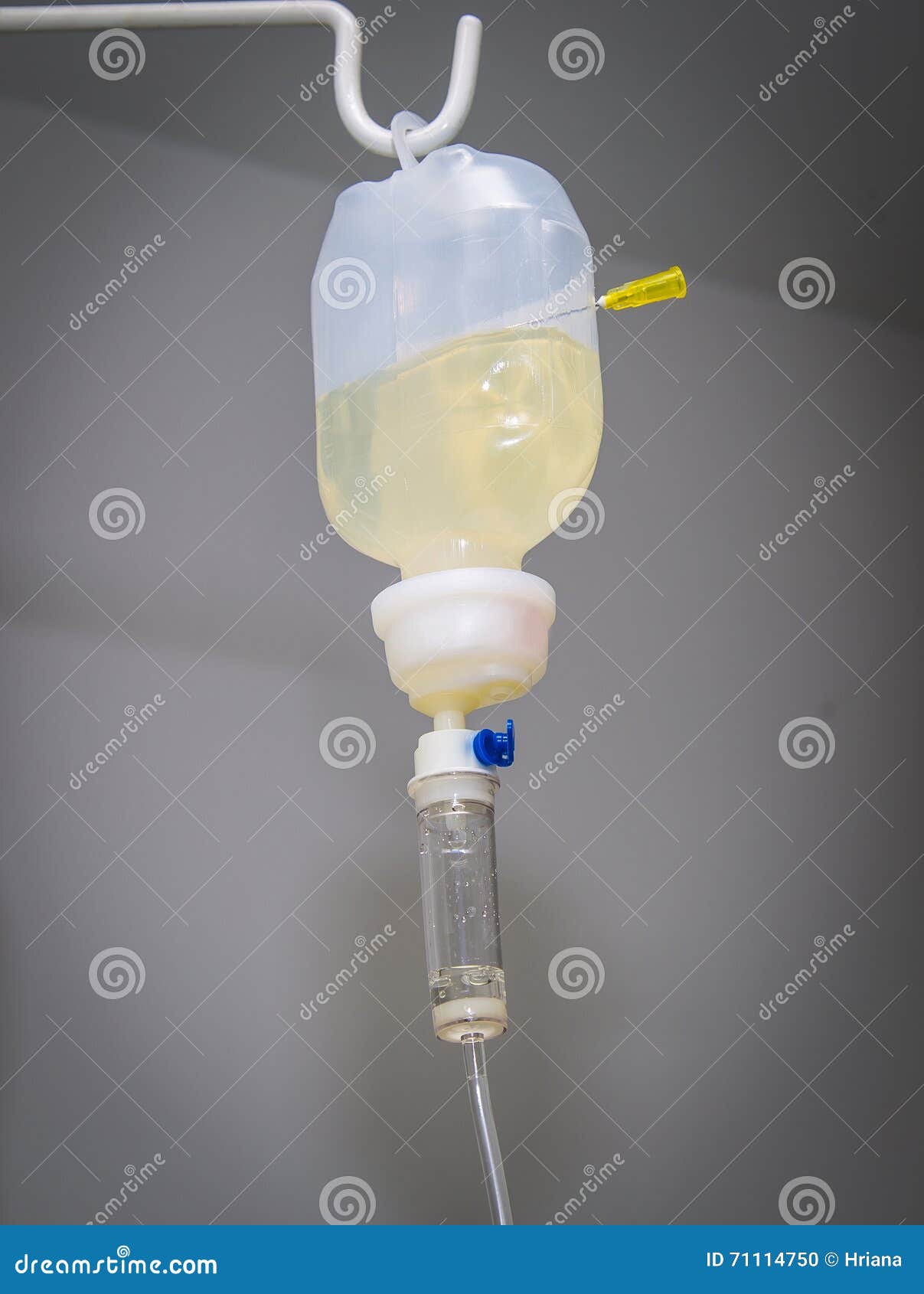 Bouteille De Perfusion De Sérum Physiologique Photo stock - Image du  intraveineux, maladie: 71114750