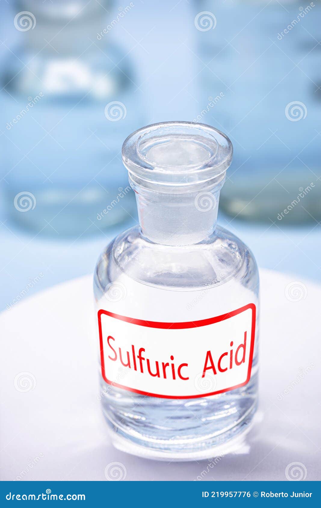 Bouteille De Réactif Avec Description : Acide Sulfurique. Un Acide Minéral  Composé Des éléments Oxygène Sulfureux Et Hydrogène Ave Photo stock - Image  du bouteille, santé: 219957776