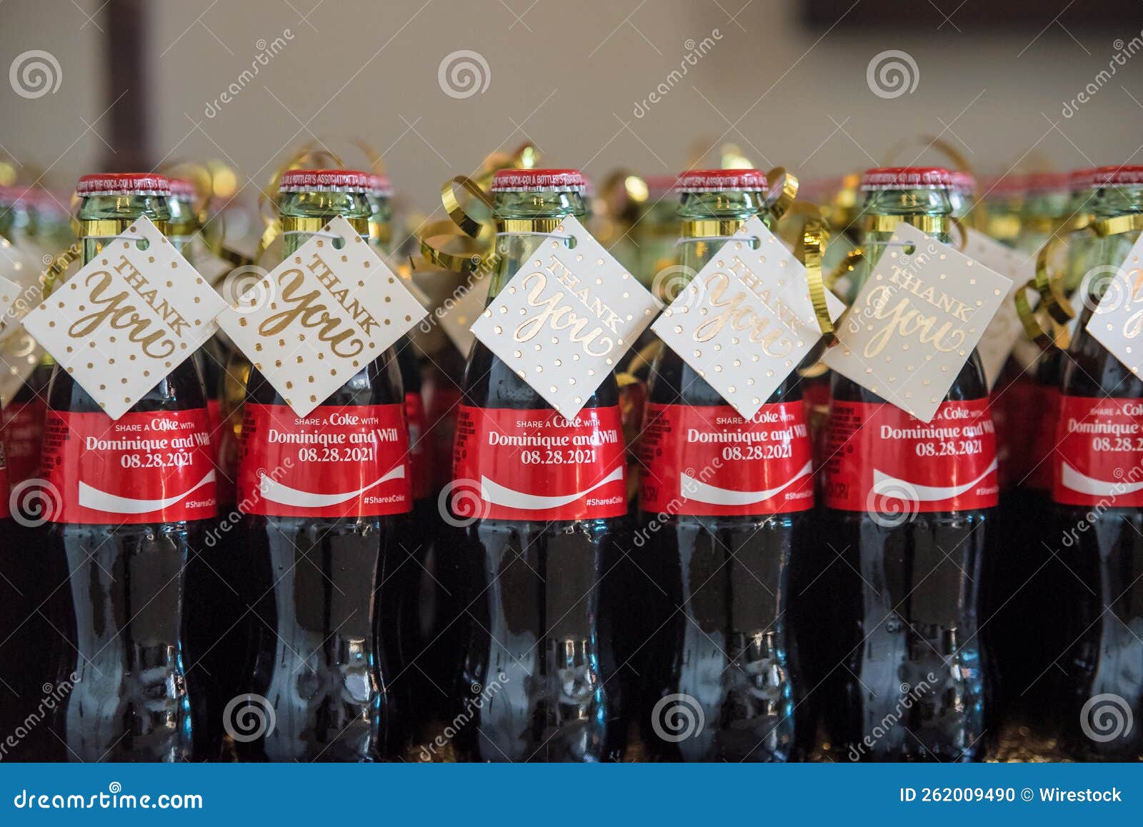 Bouteilles De Coke Utilisées Comme Cadeau De Remerciement Pour Les