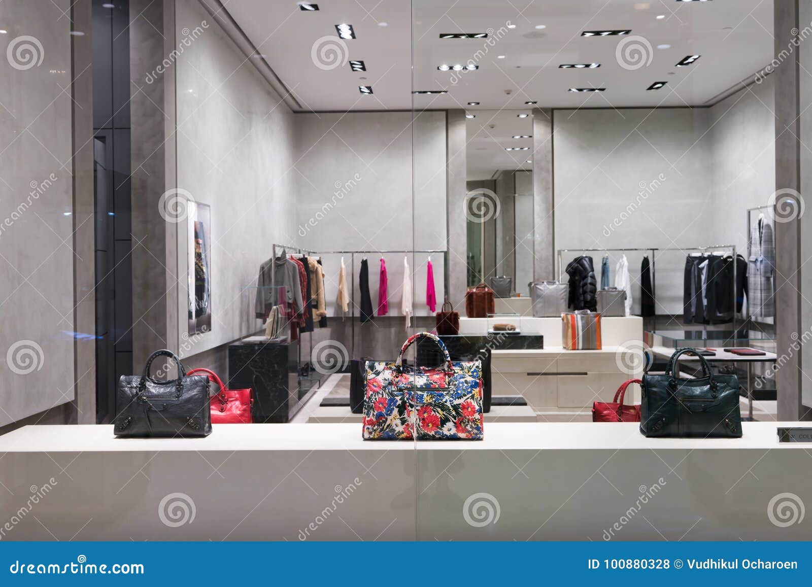 boutique balenciaga france