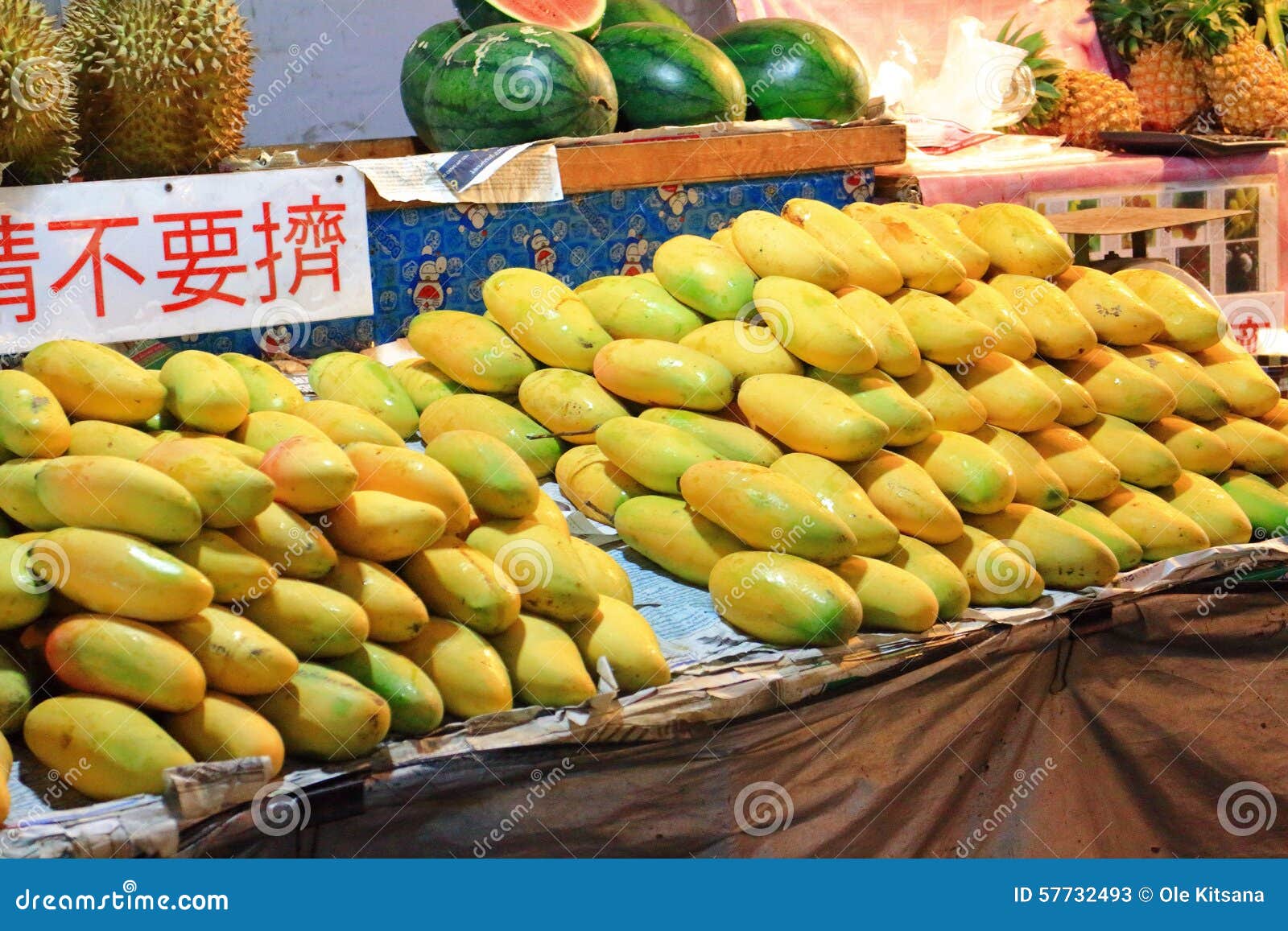 Boutique de fruit image stock. Image du marché, système 57732493