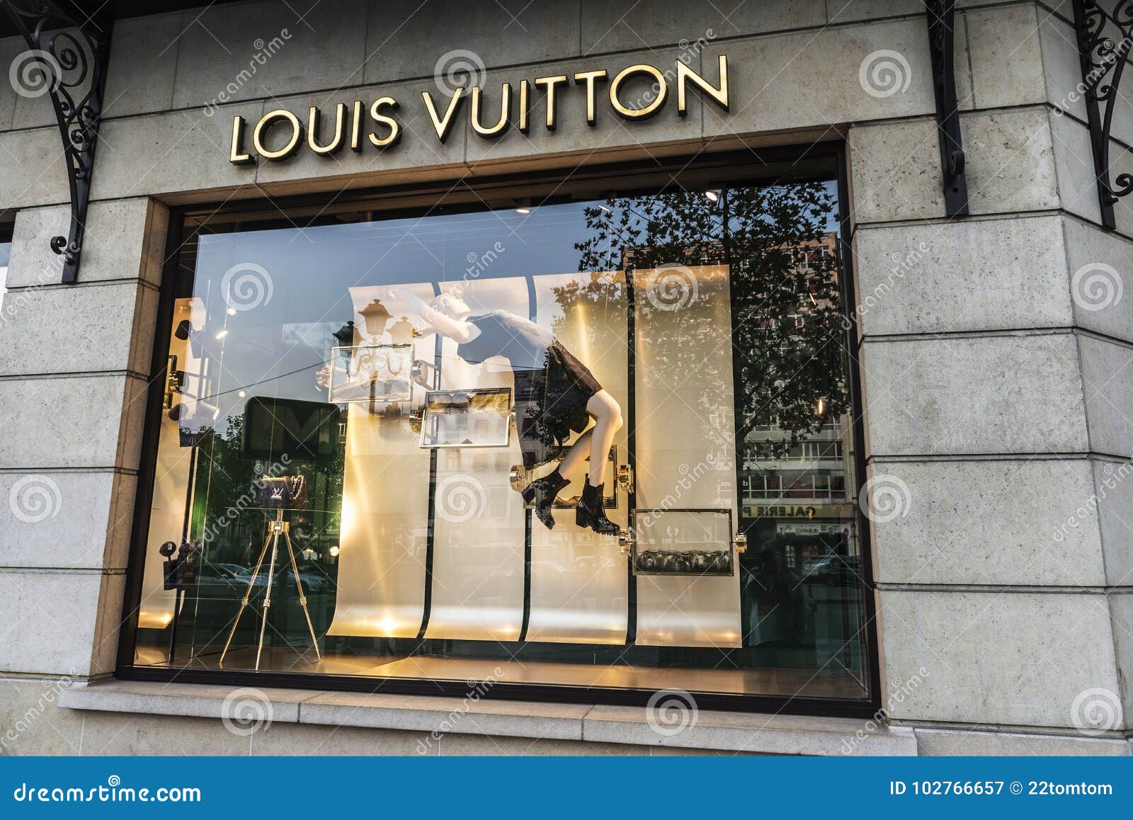 Vitrine De La Boutique Louis Vuitton Photo éditorial - Image du logo,  bruxelles: 241505776