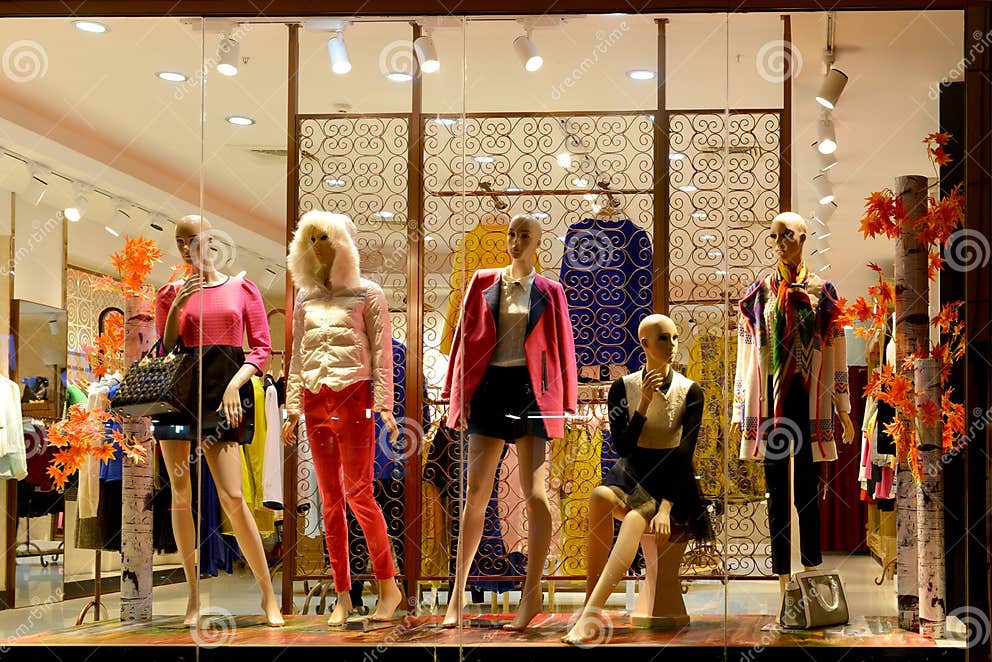 Boutique Window,Fashion Clothing Store,Fashion Store Window in Shopping ...