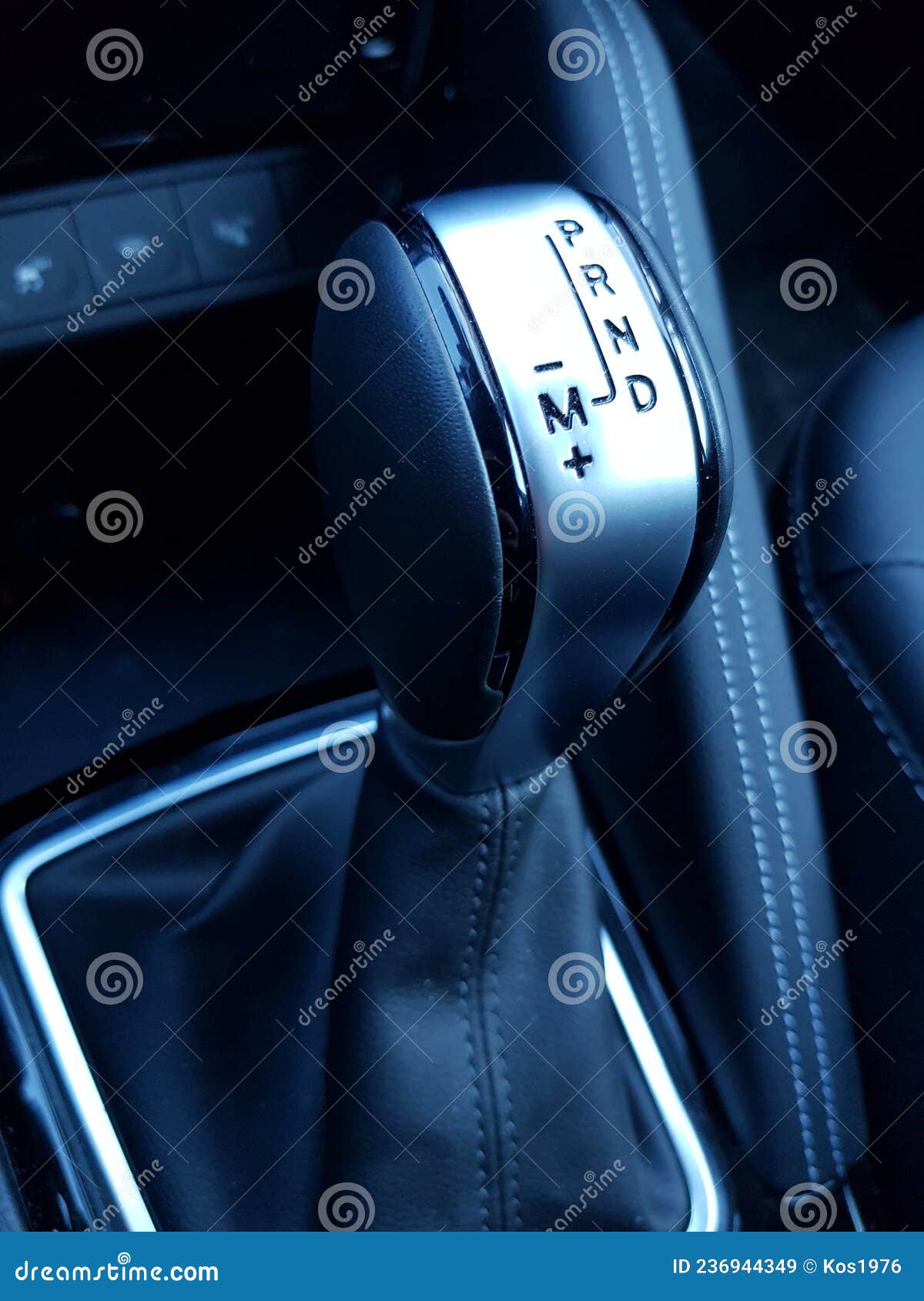 Bouton De Commande Dans La Voiture Image stock - Image du moderne,  gearshift: 236944349