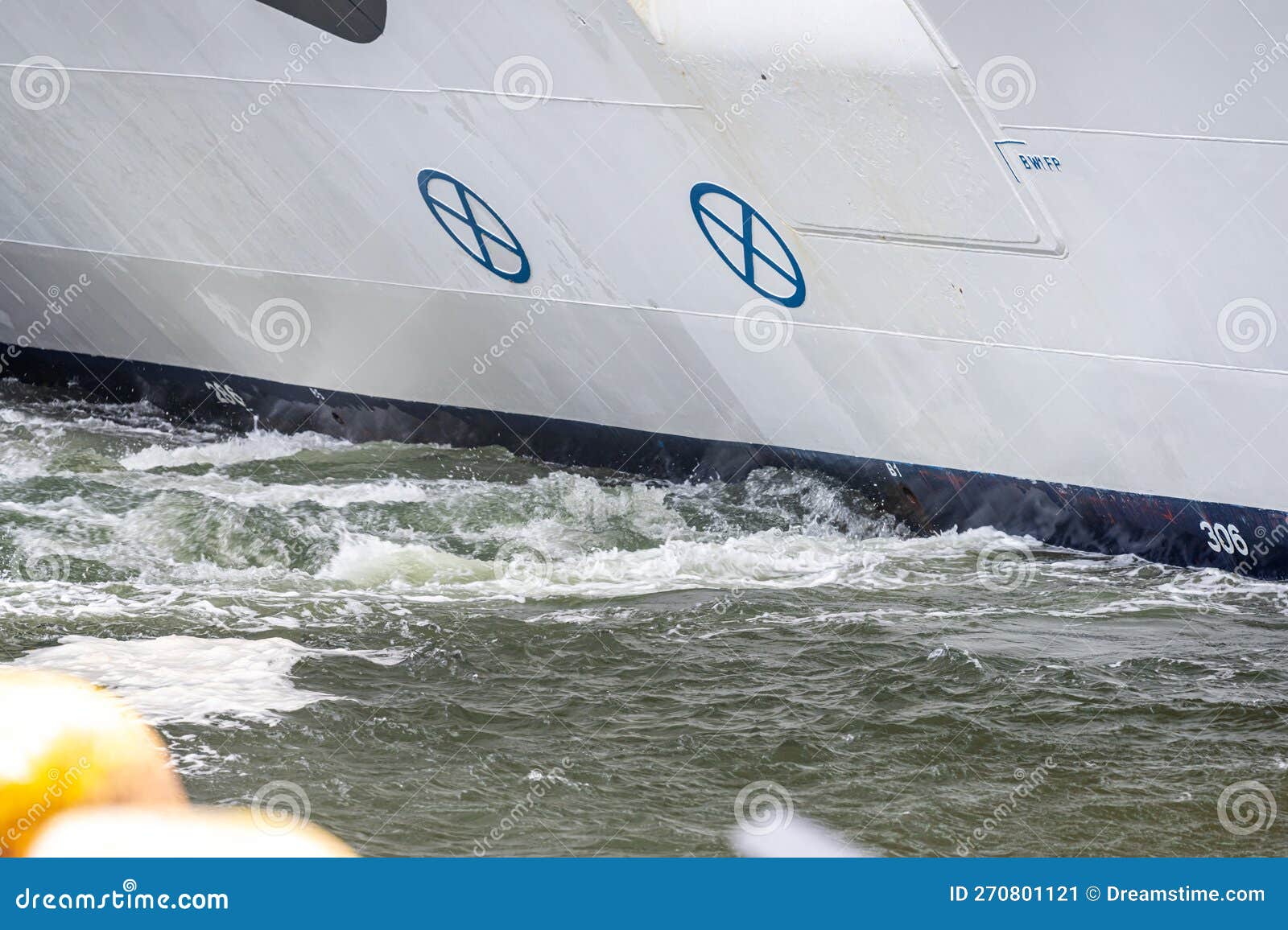 cruise ship bow thrusters