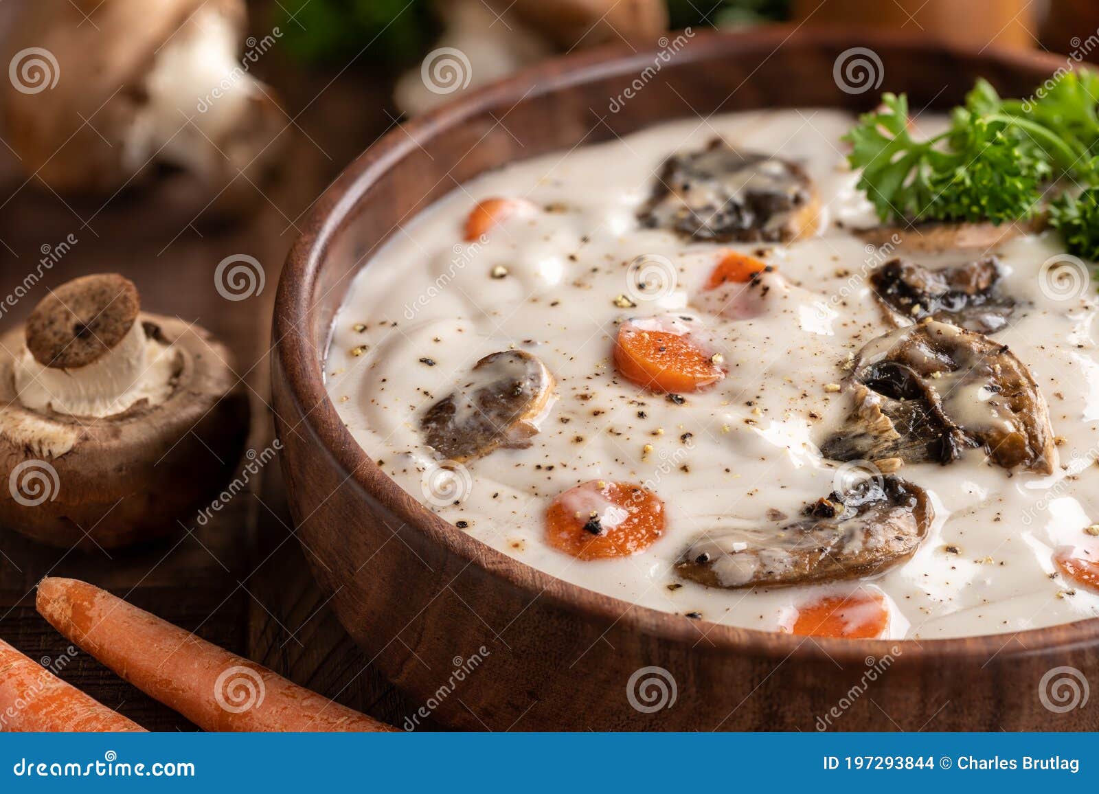 bowl of creamy mushroom soup