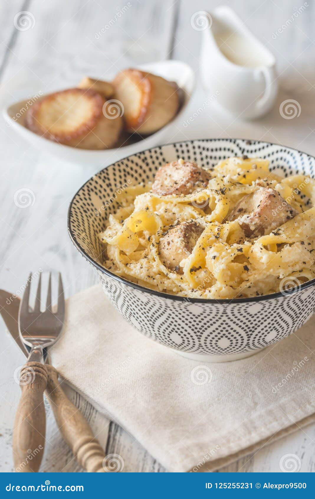 Bowl Alfredo Pasta with Mushrooms Stock Image - Image of mushroom
