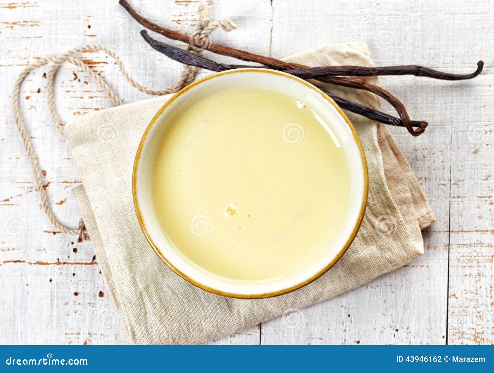 Bowl of vanilla sauce stock photo. Image of pudding, dessert 43946162