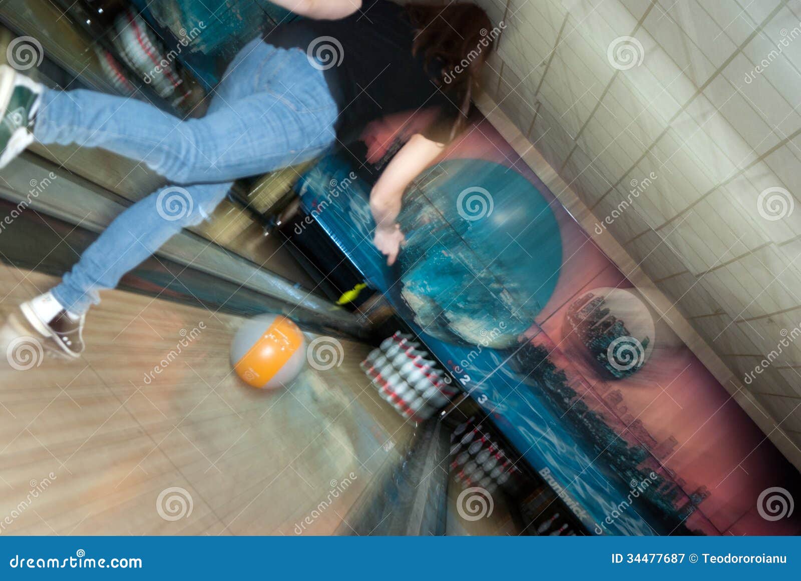 Bowling girl editorial photography. Image of recreation 34477687