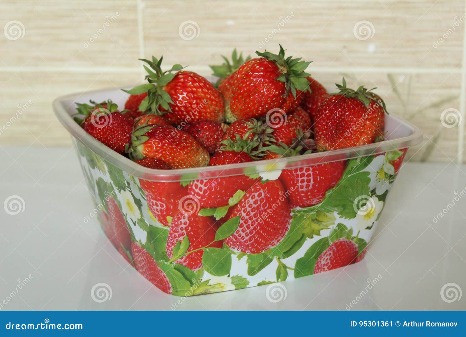 A box with strawberries. stock image. Image of health 95301361