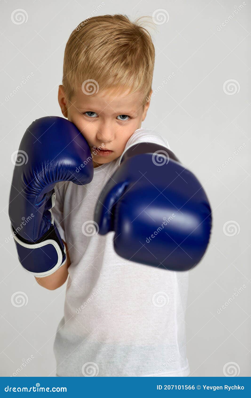 Boxeador En Guantes Boxeadores Foto de archivo - Imagen de muchacho,  combatiente: 207101566