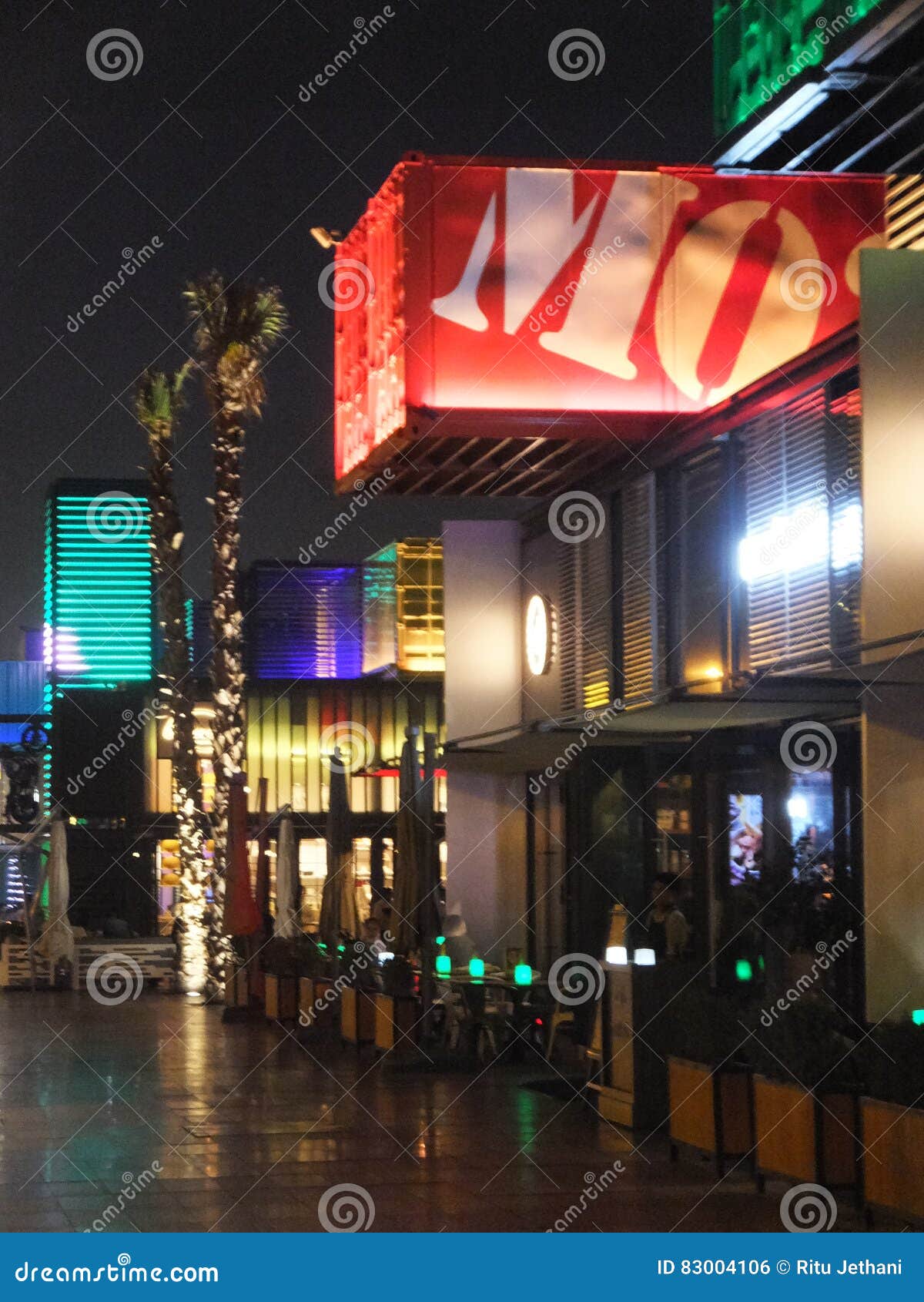 BoxPark in Dubai, UAE editorial photo. Image of gulf 83004106