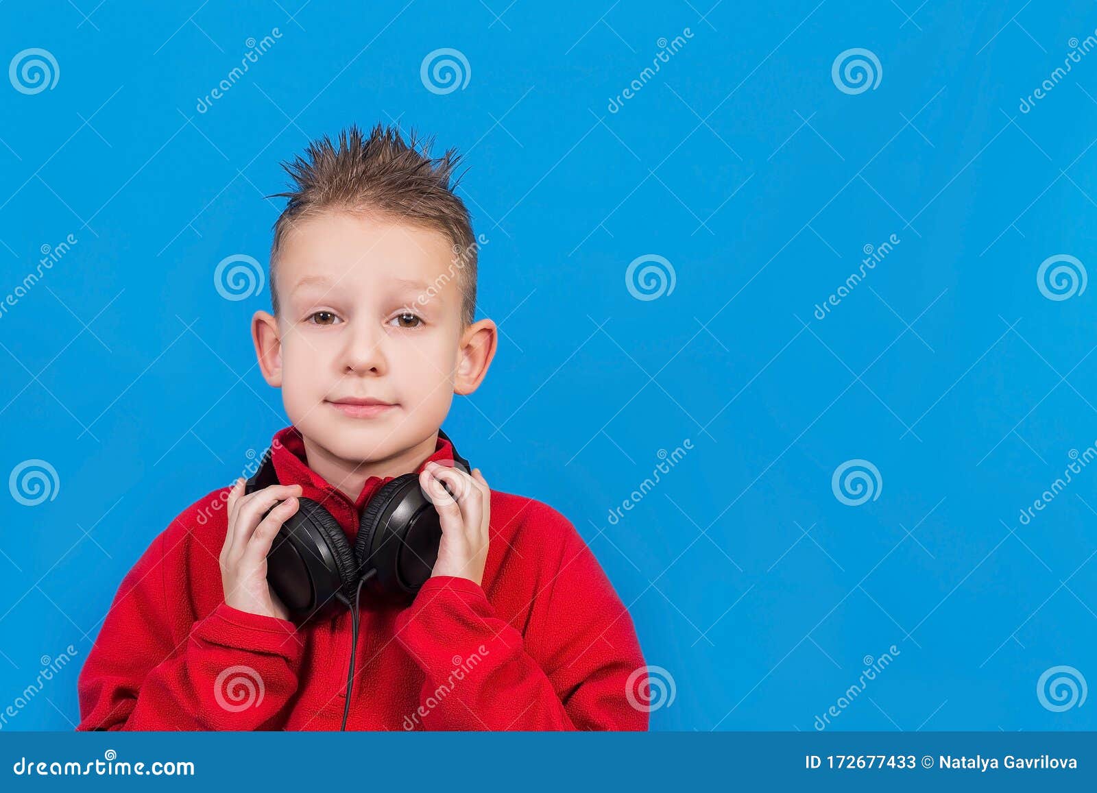 Boy with blue hair and headphones - wide 3