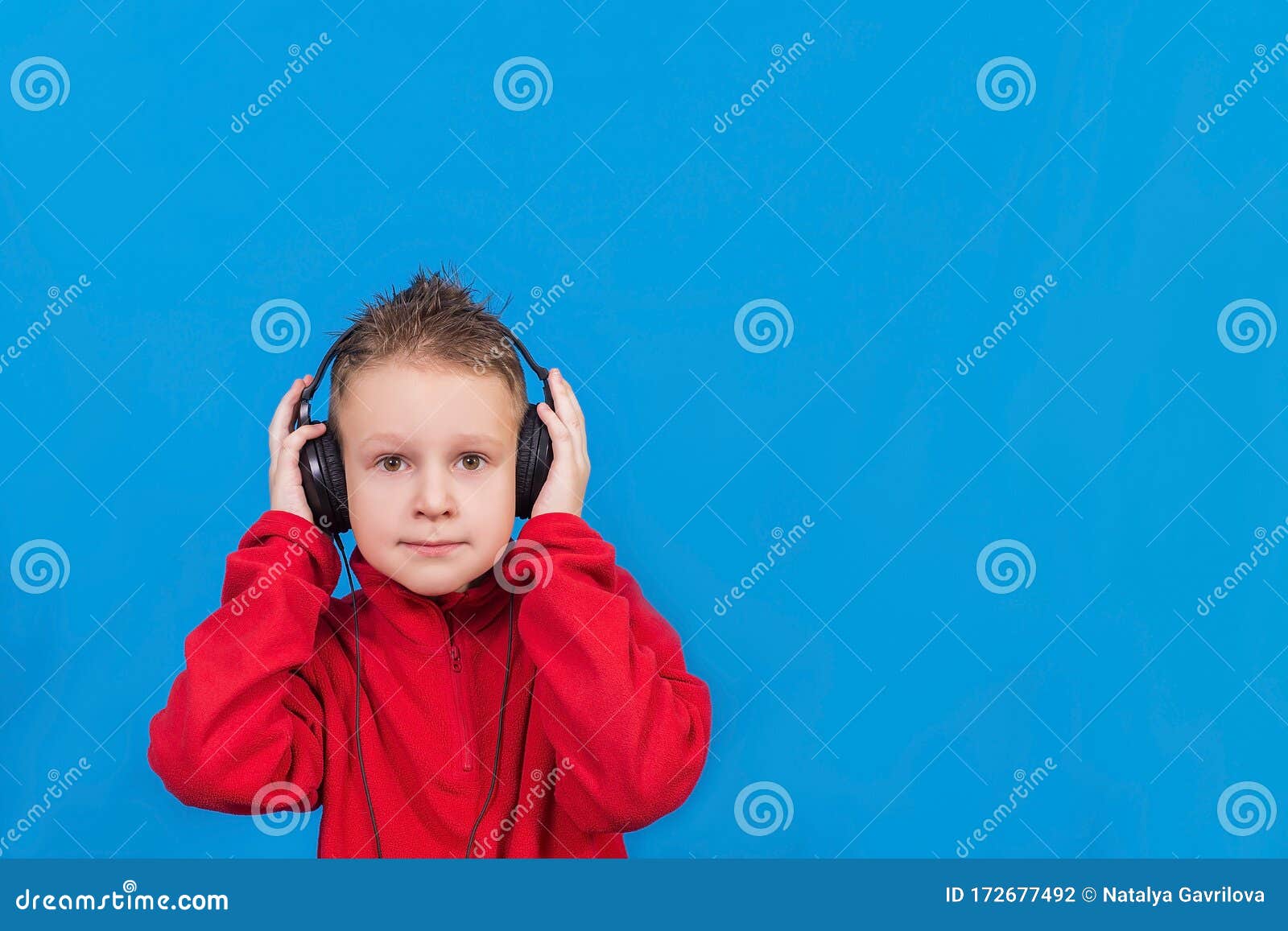 Blue-haired boy with headphones - wide 4