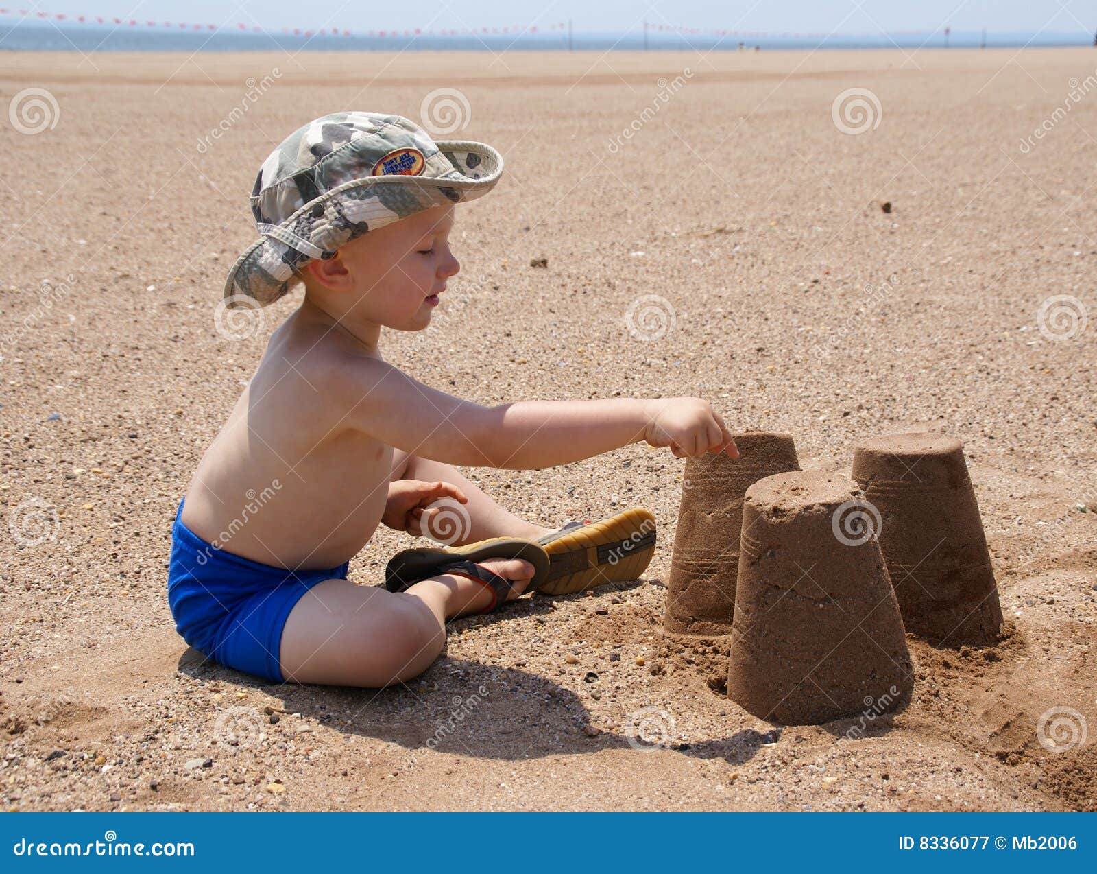 Boy playing roblox on pc hi-res stock photography and images - Alamy