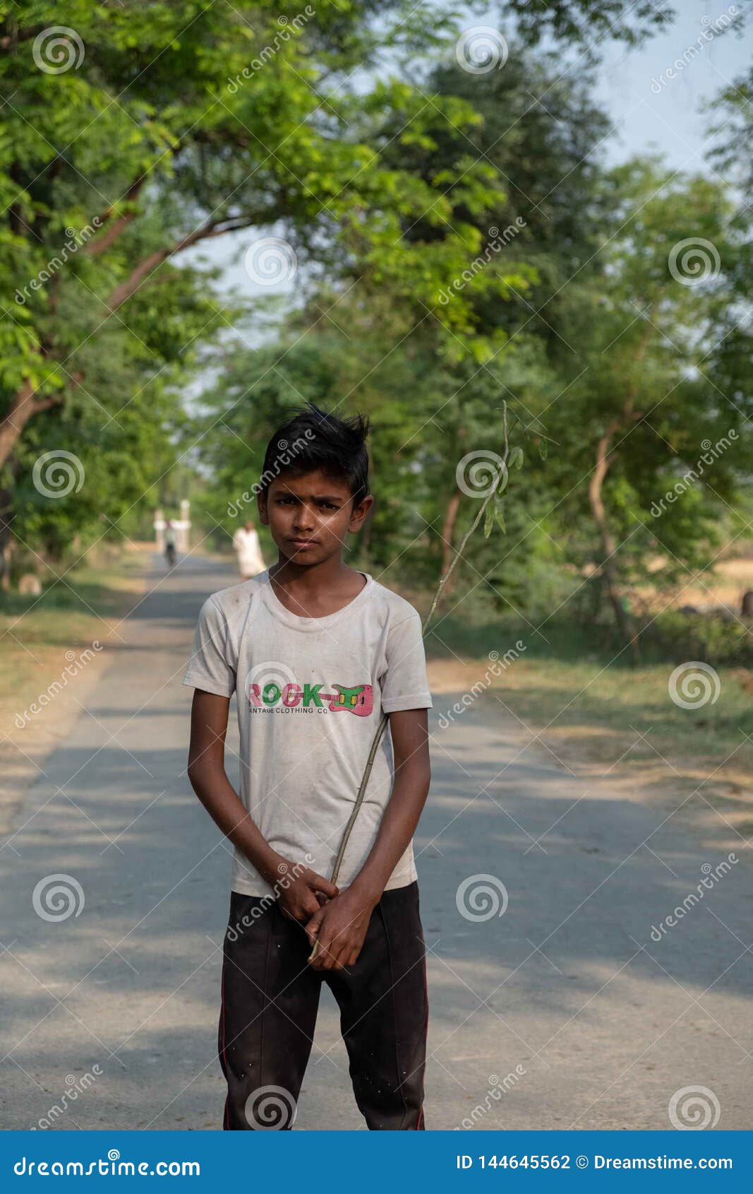 outdoor photography poses for boy | Mahadev Sapte Photogra… | Flickr