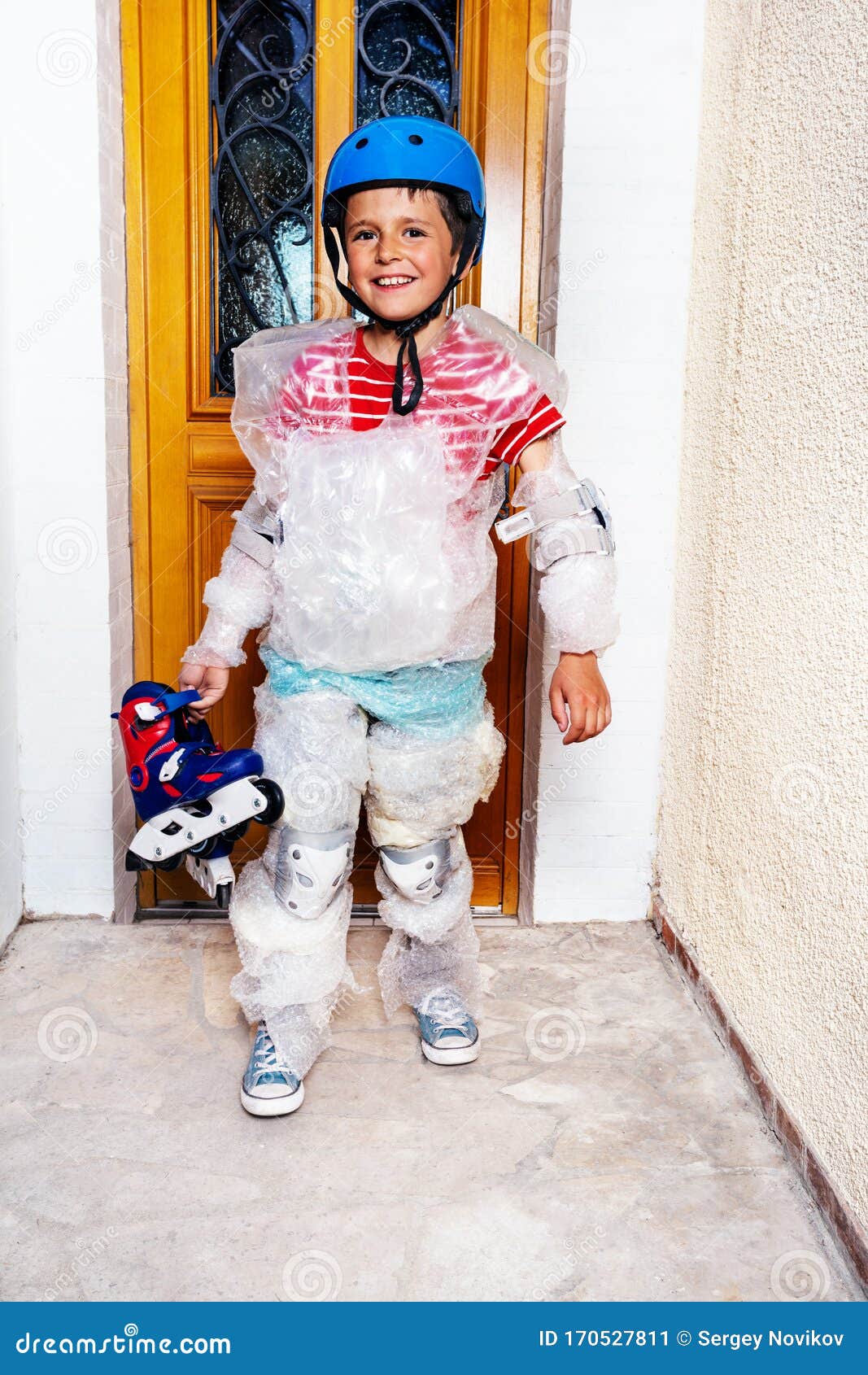 105 Bubble Wrap Kid Stock Photos, High-Res Pictures, and Images - Getty  Images