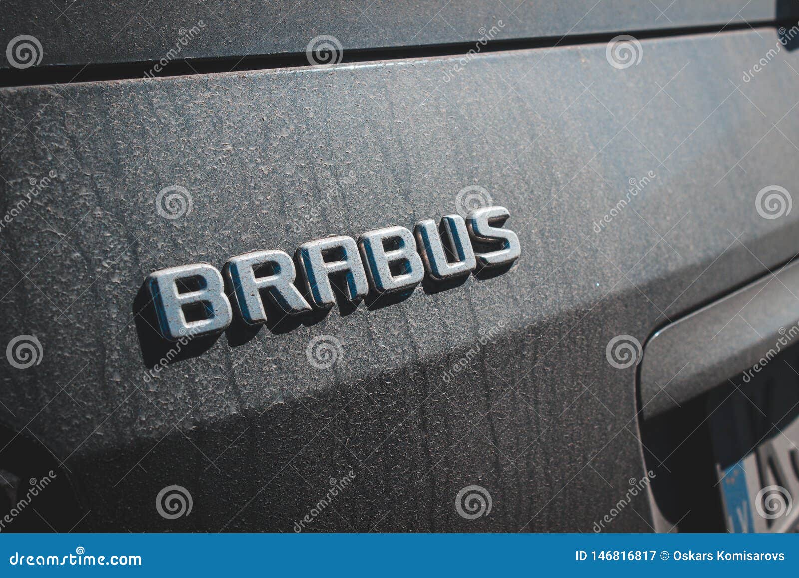 Brabus Mercedez Benz czerń na parking Samochodowy przedstawienie, Ryski, Latvia