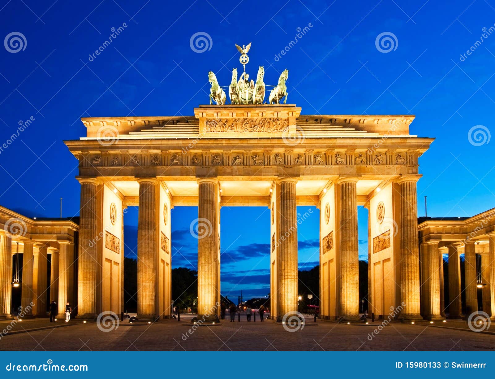 Brandenburg Gate in Berlin stock image. Image of illuminated 15980133