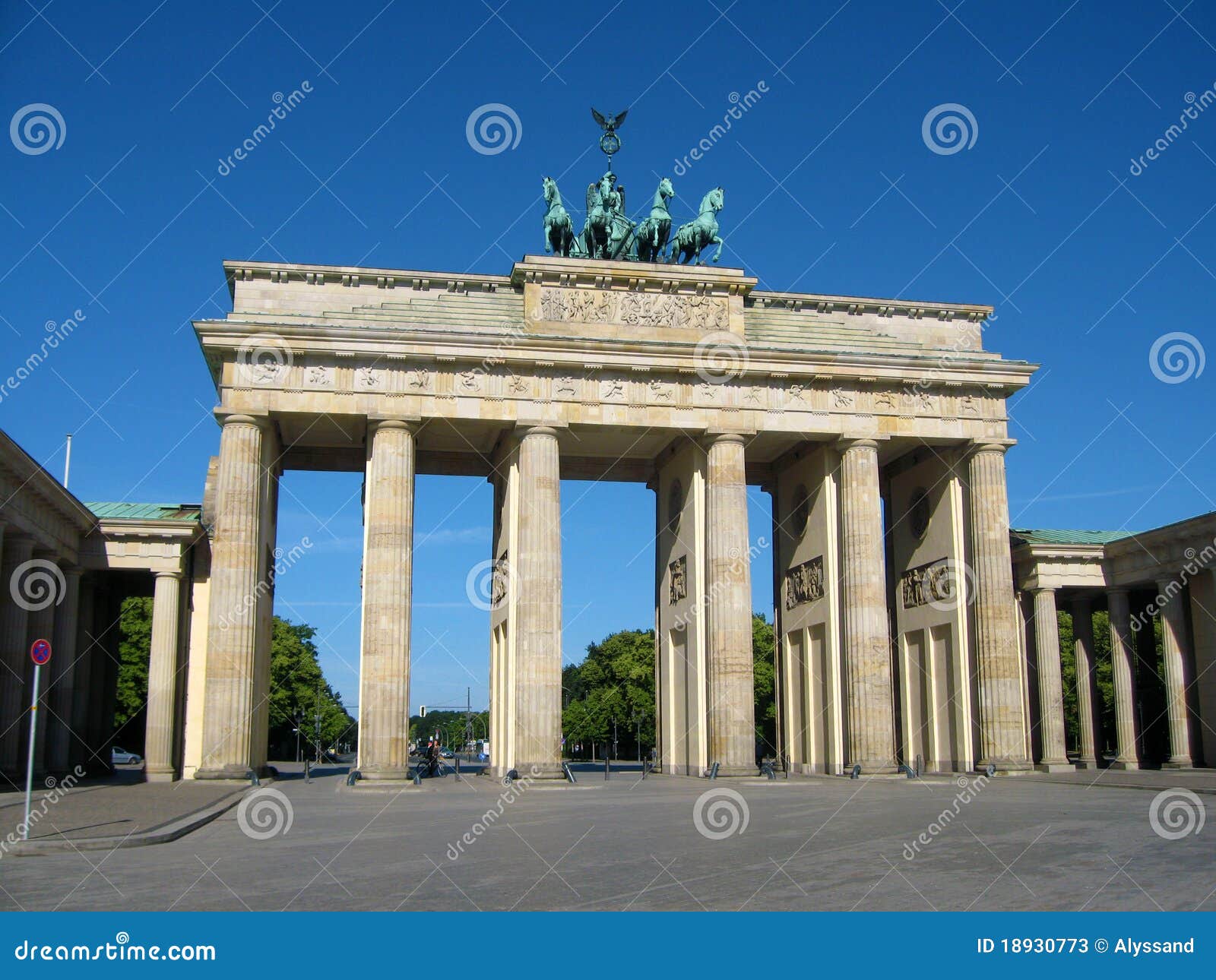 brandenburg gate in berlin