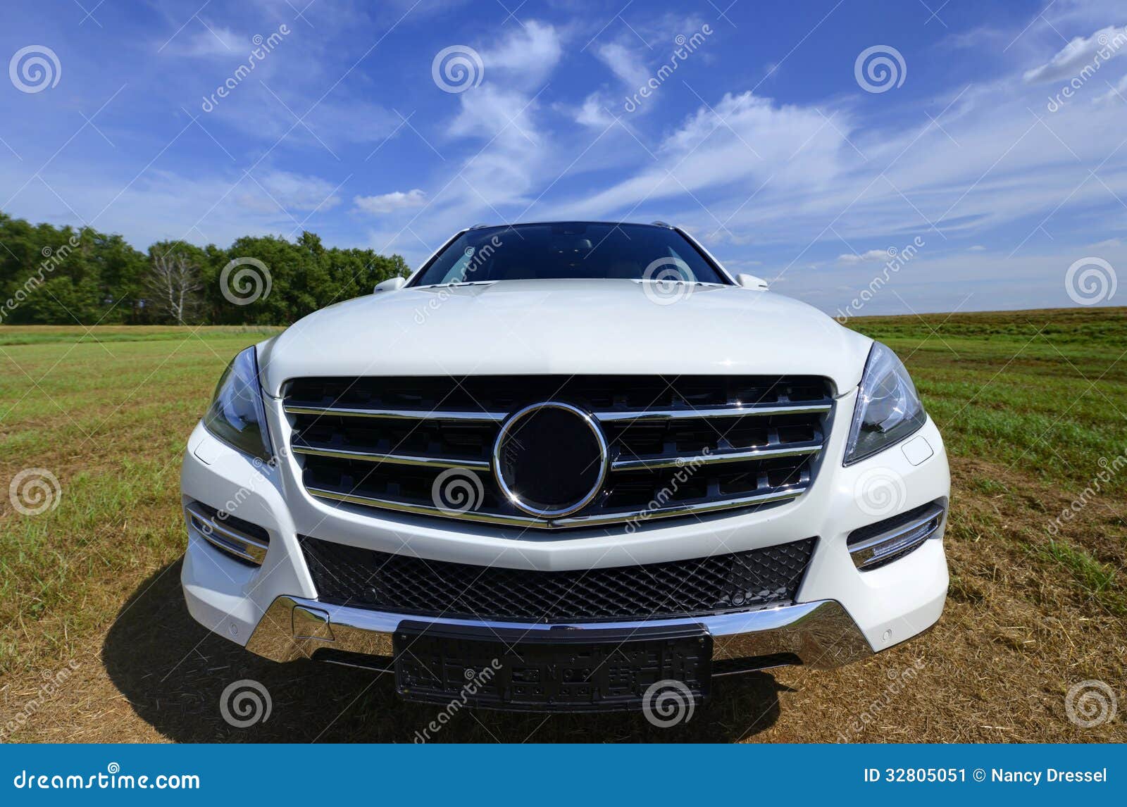 Brandnew White Mercedes Benz Ml Model 2013 Stock Image Image Of Lonely Driving 32805051