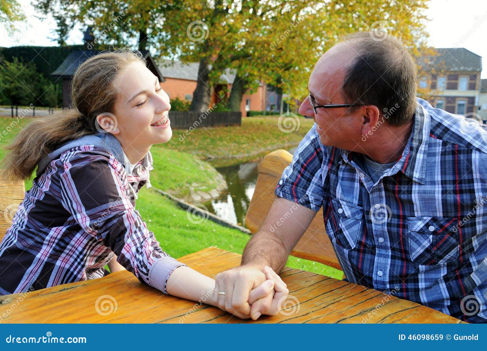 Bras de fer image stock. Image du sport, femelle, bataille 46098659