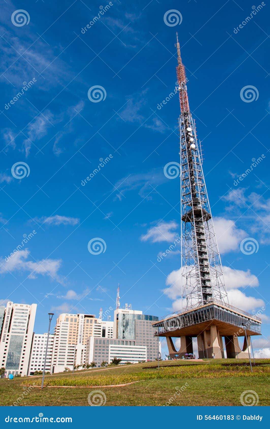 Brasilia de Toren van TV redactionele stock foto. Image of platform ...