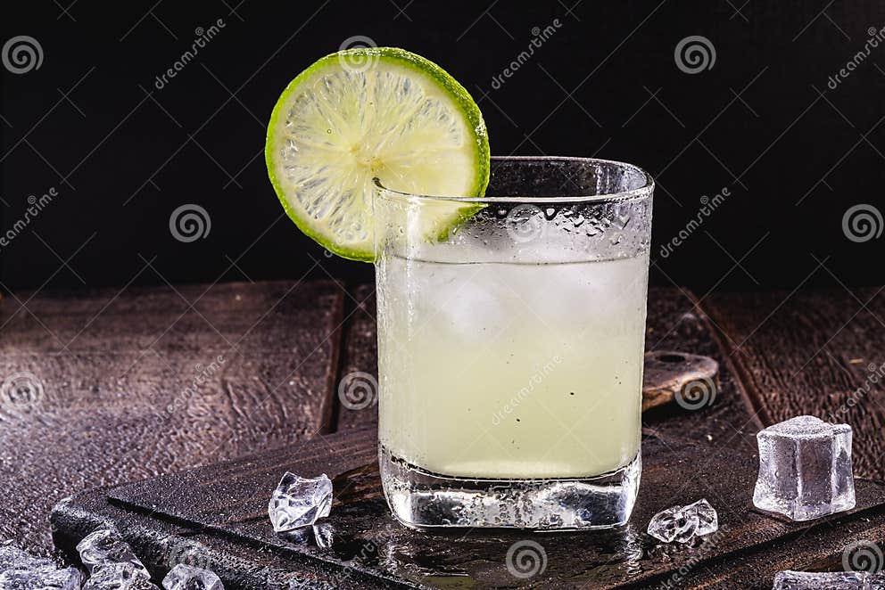 Brasilianischer Caipirinha, Typisch Brasilianischer Cocktail Aus ...