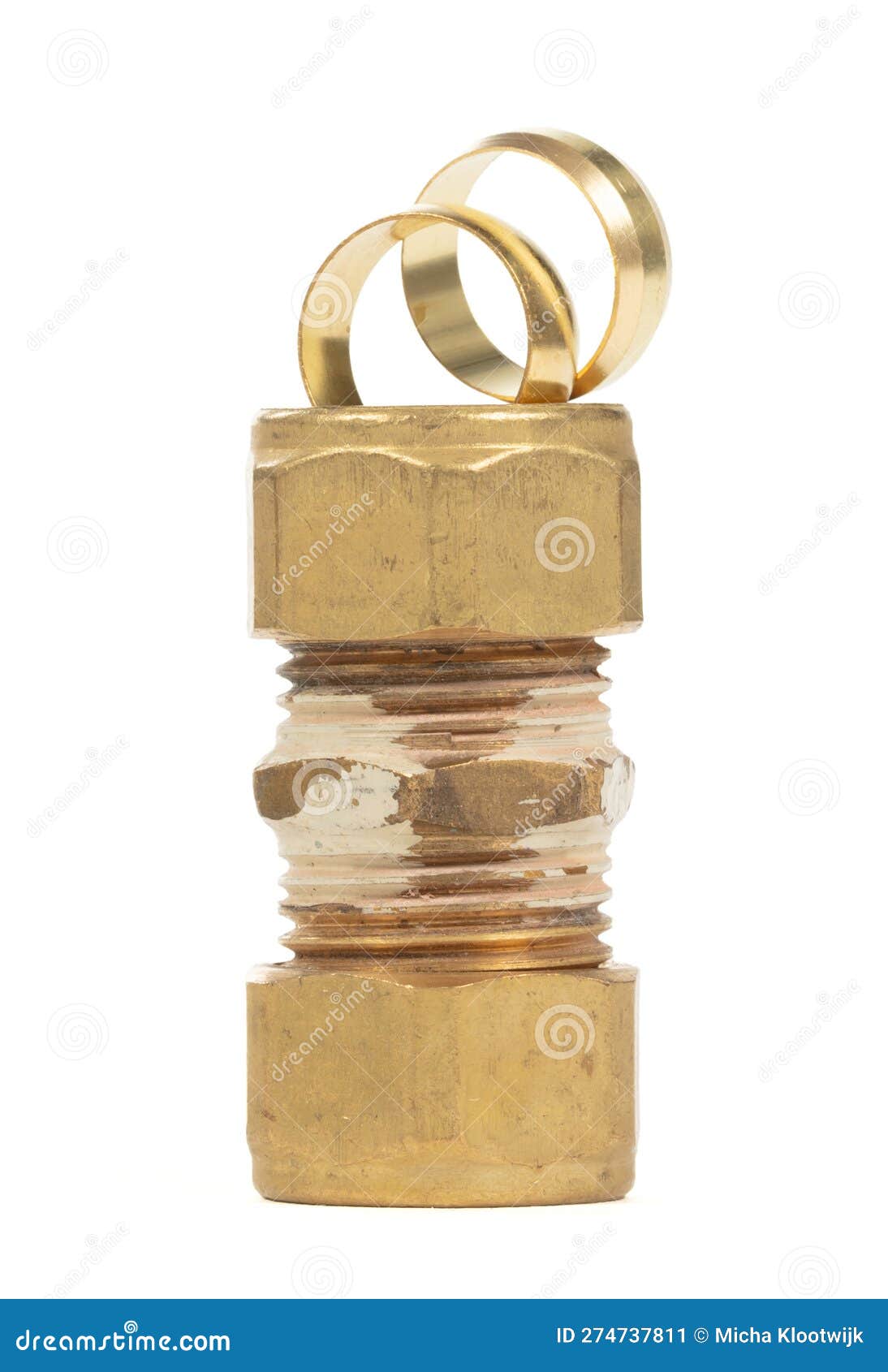 Brass Fitting for Plumbing Pipes, Connector for Two Different Sizes