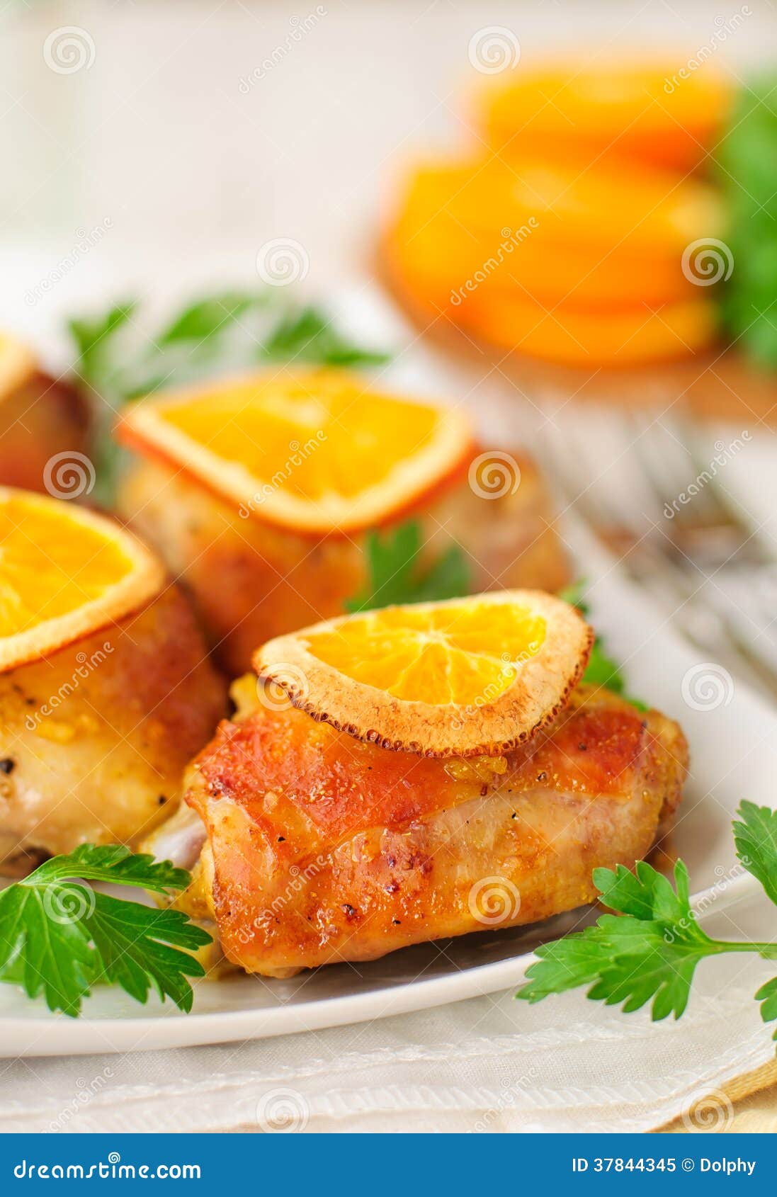 Brathähnchen mit Orangen stockbild. Bild von honig, ente - 37844345