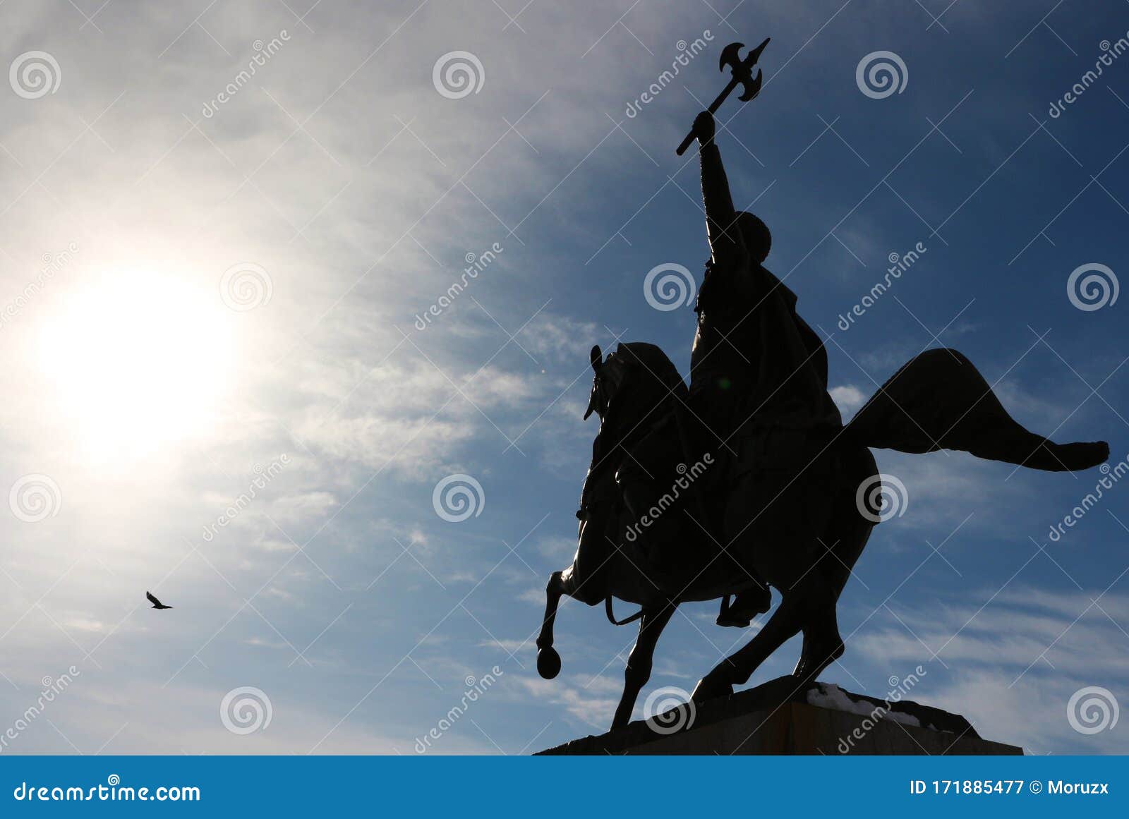 brave warrior statue silhouette - silueta statuia lui mihai viteazul