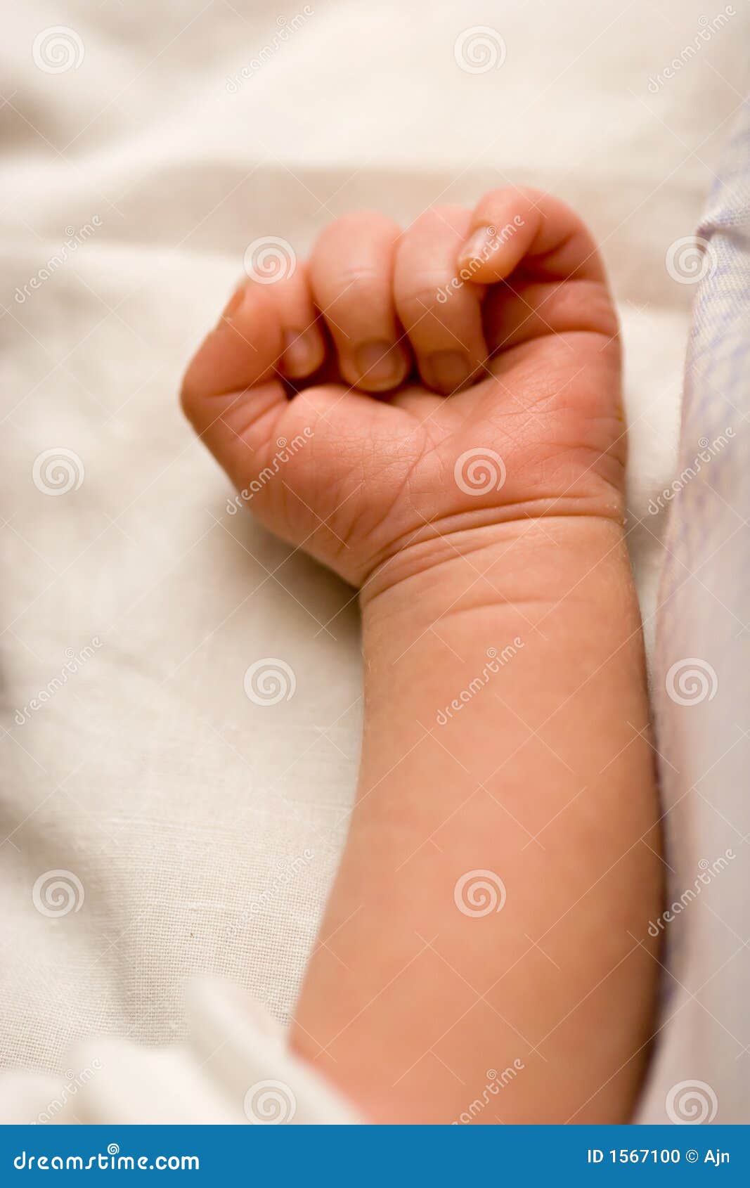 Brazo del bebé foto de archivo. Imagen de cuidado, dedo 1567100