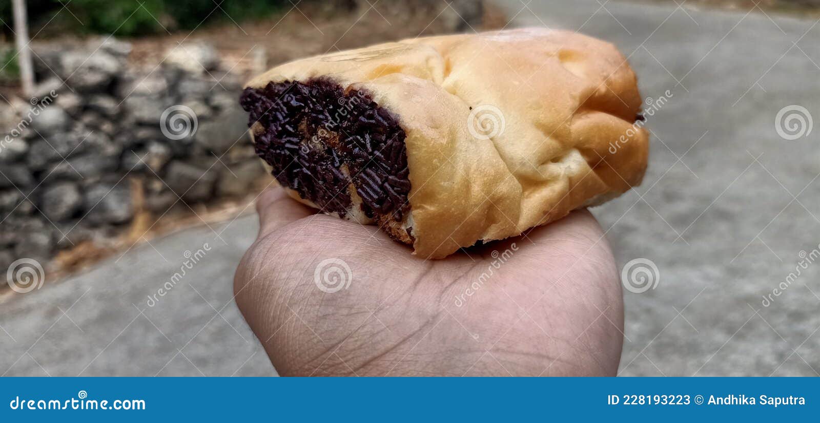 bread filled with meses on hand and ready to eat