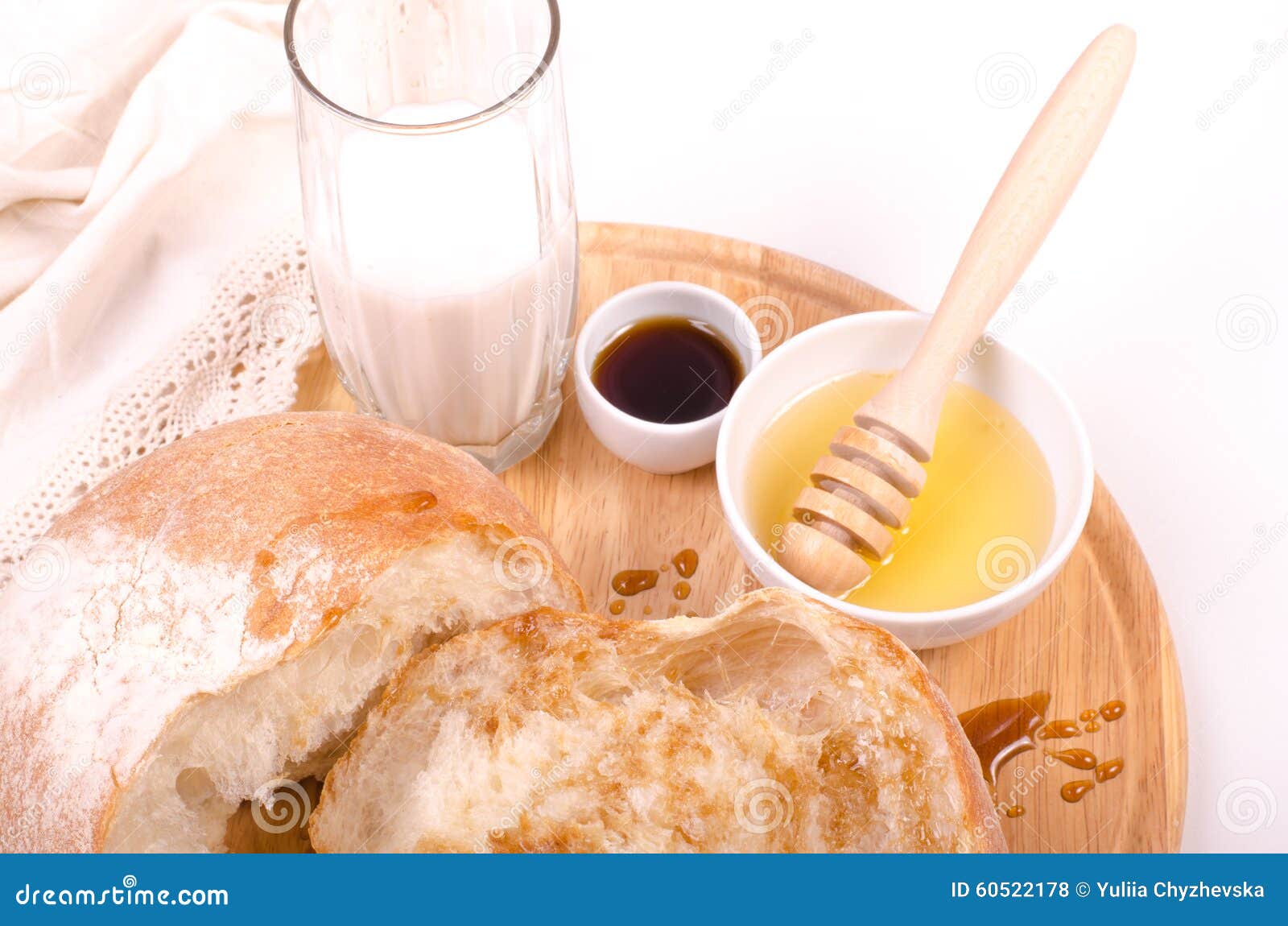 Молоко мед и масло пить. Хлеб молоко и мёд. Хлеб с медом. Хлеб с медом и сметаной. Белый хлеб с молоком.